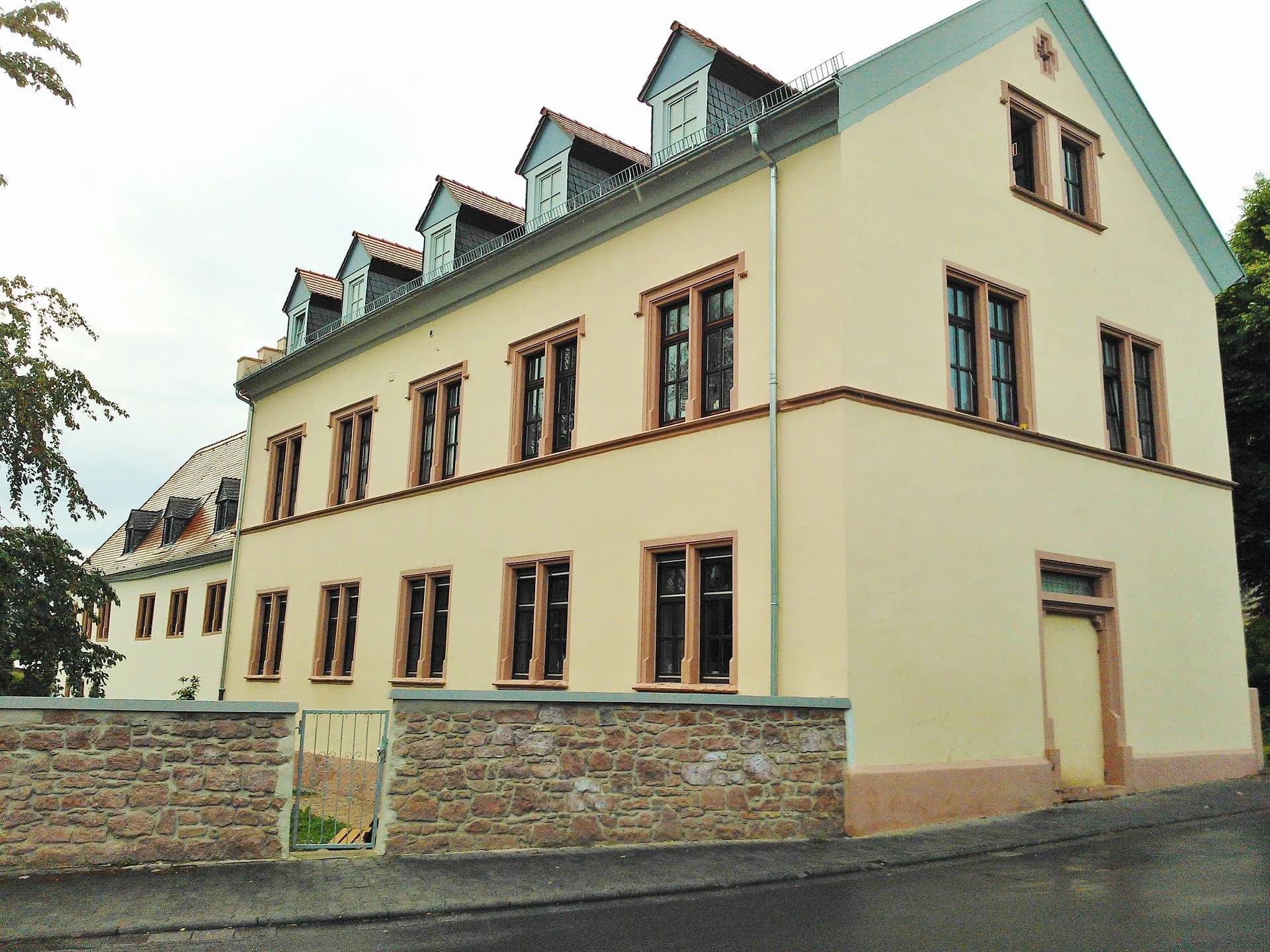 Südflügel des St. Josephshauses in Klein-Zimmern