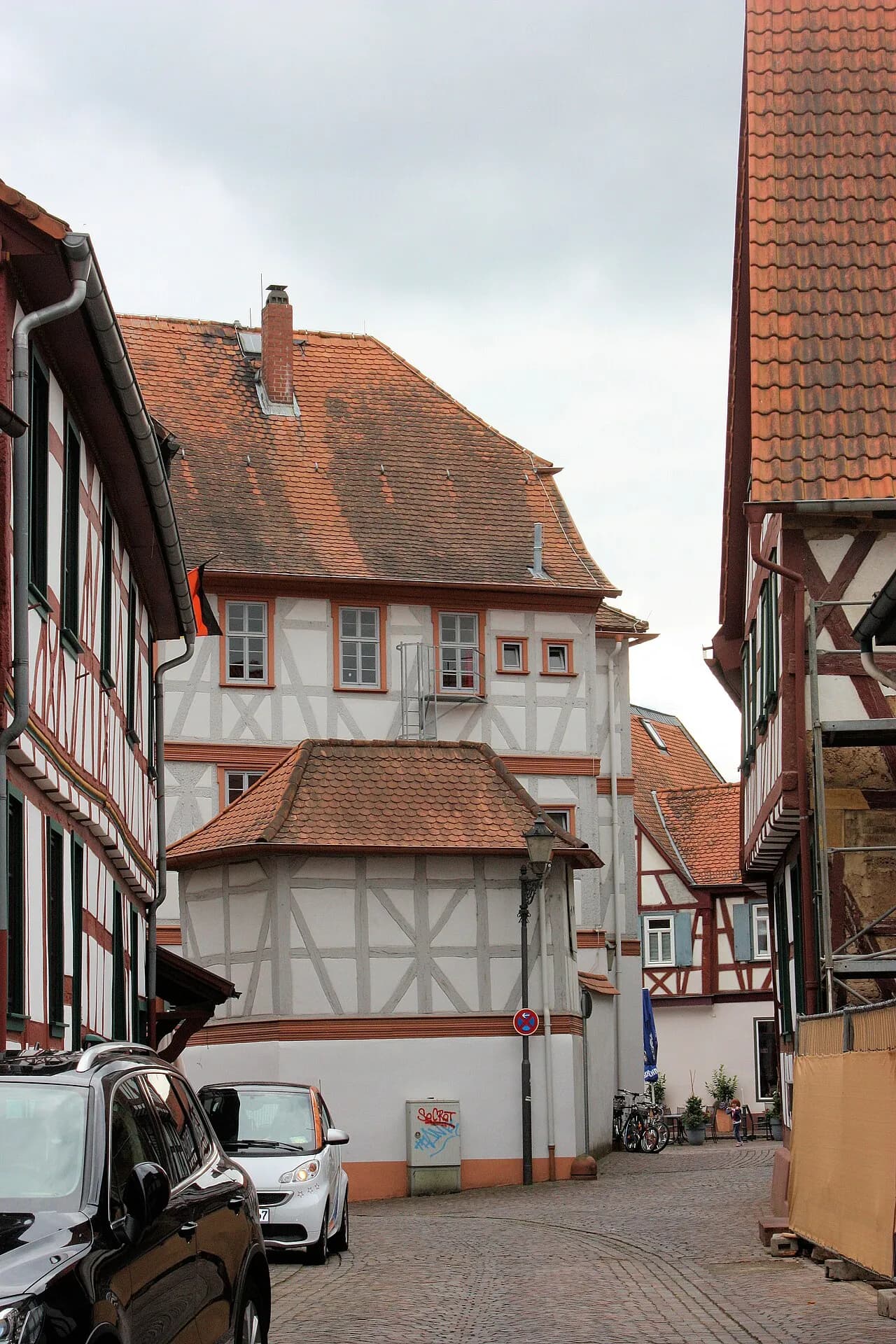 Kleine Maingasse mit Blick zum Haus Freihof in Seligenstadt