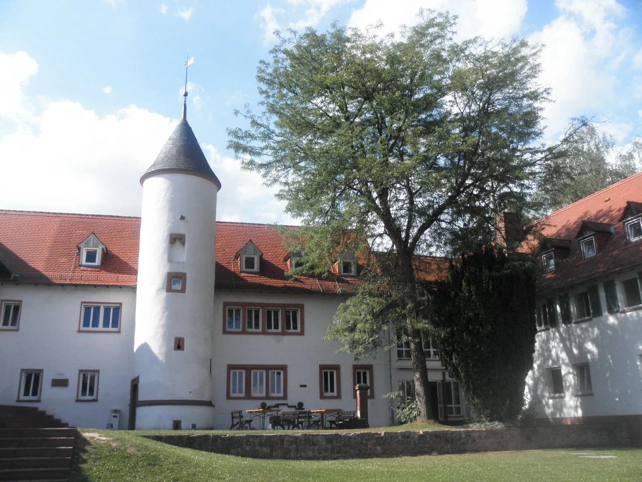 Innenhof des Klosters Höchst in Höchst im Odenwald
