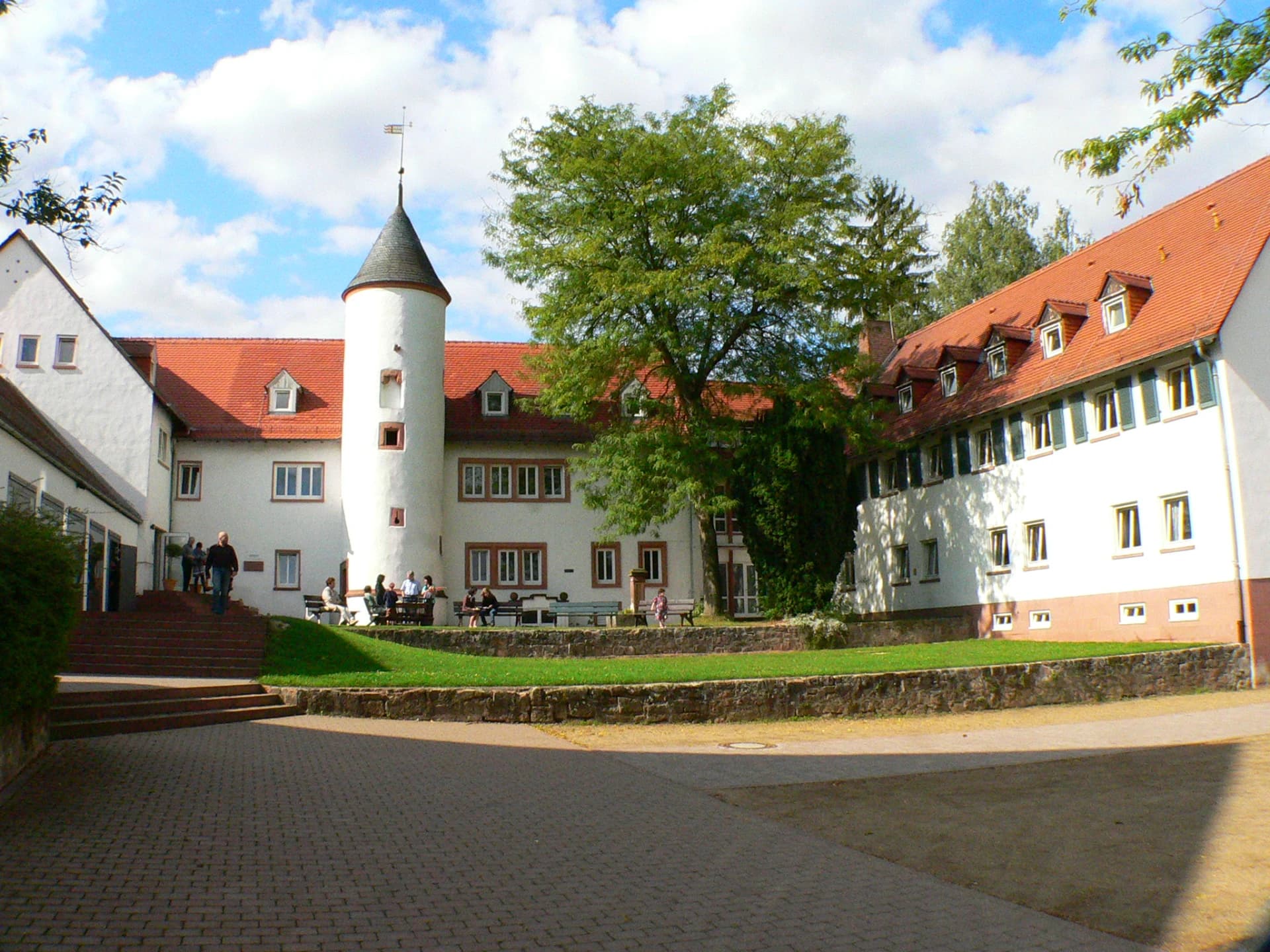 Terrassenhof des Klosters Höchst in Höchst im Odenwald