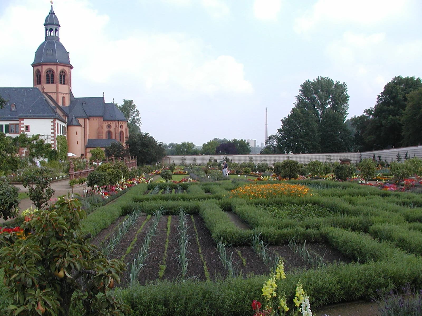 Klostergarten und Einhardbasilika in Seligenstadt
