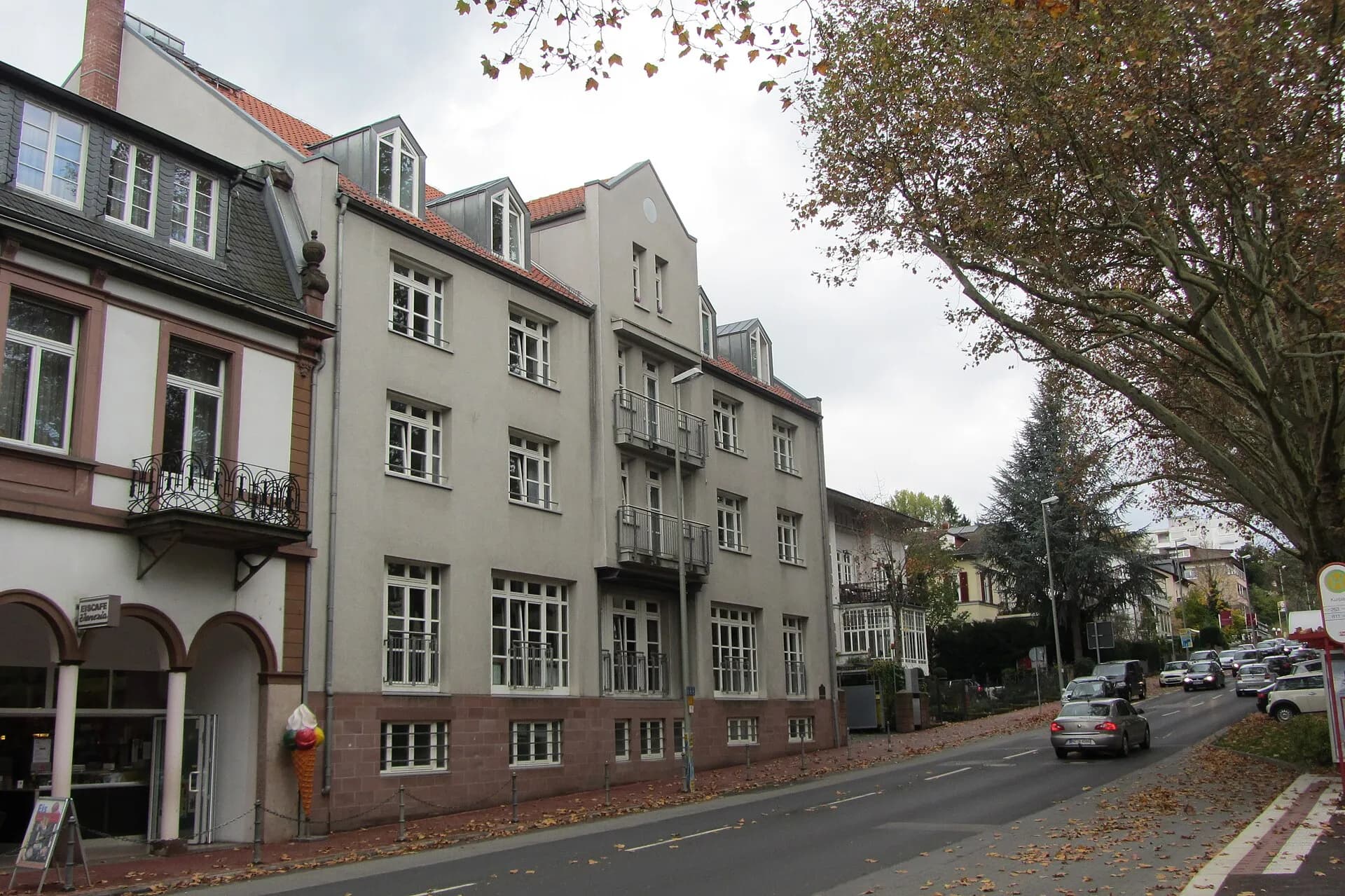 Häuserzeile an der Königsteiner Straße in Bad Soden am Taunus