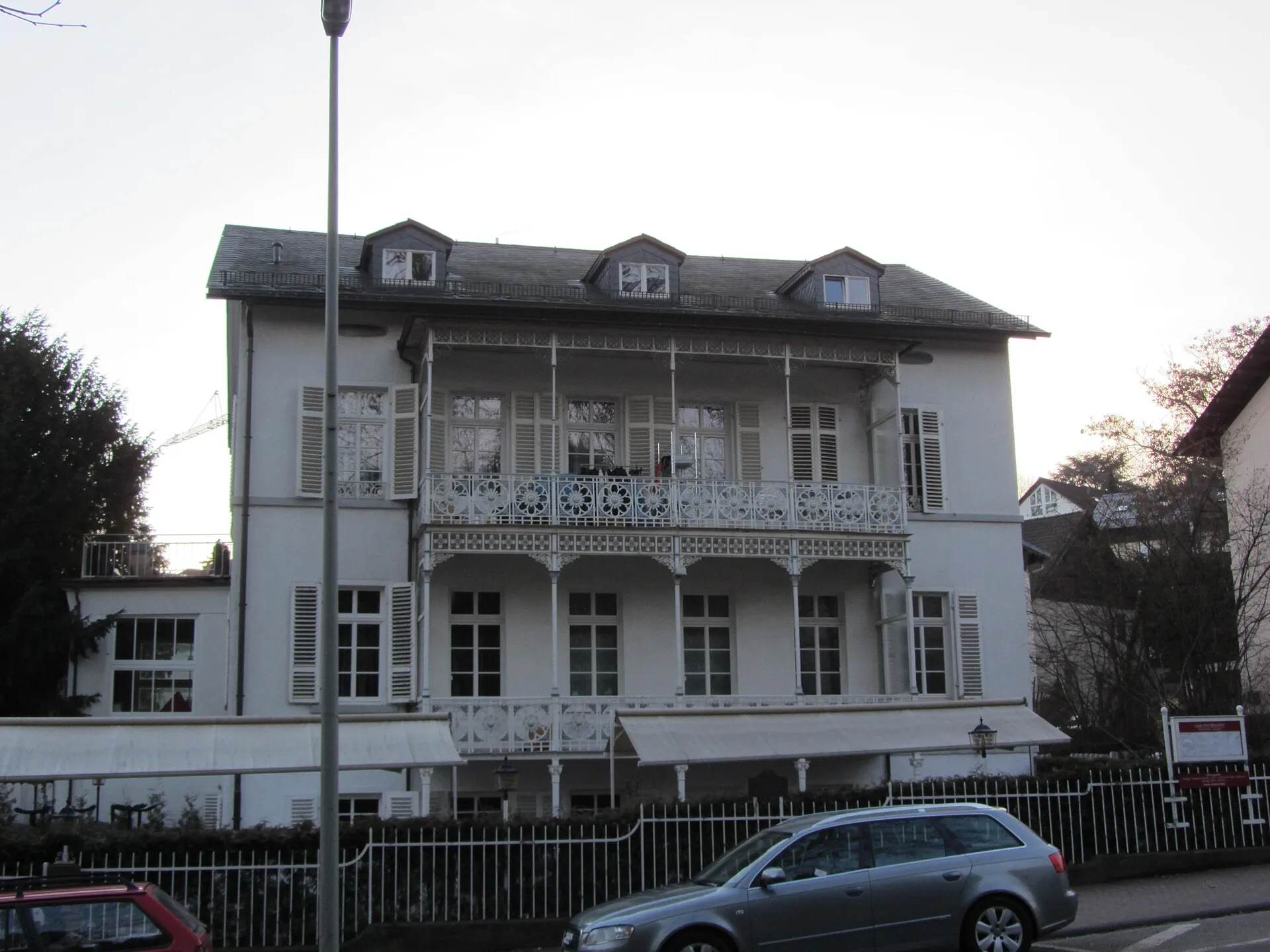 Villa mit Balkon an der Königsteiner Straße in Bad Soden am Taunus