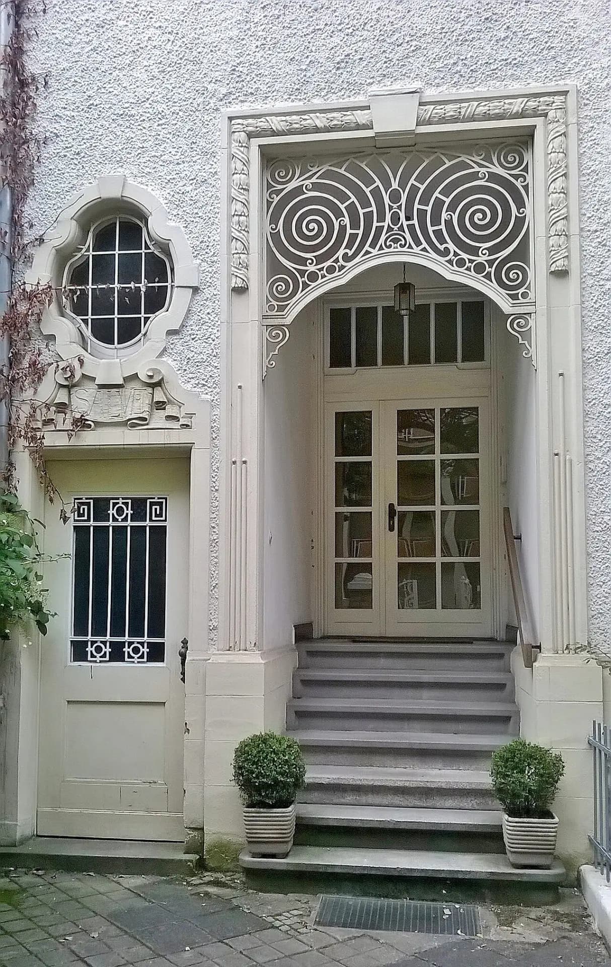 Jugendstilportal an der Körnerstraße in Offenbach-Westend