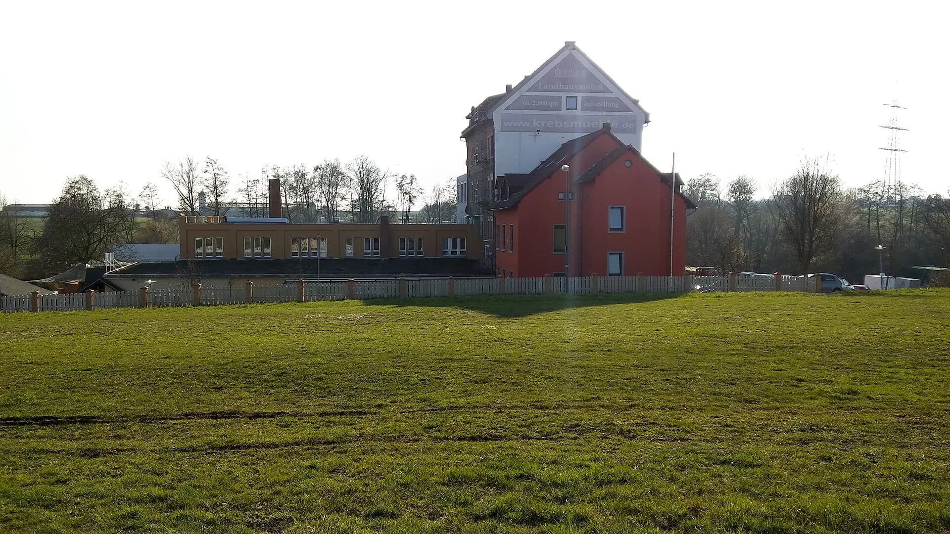 Krebsmühle über den Wiesen in Oberursel-Weißkirchen