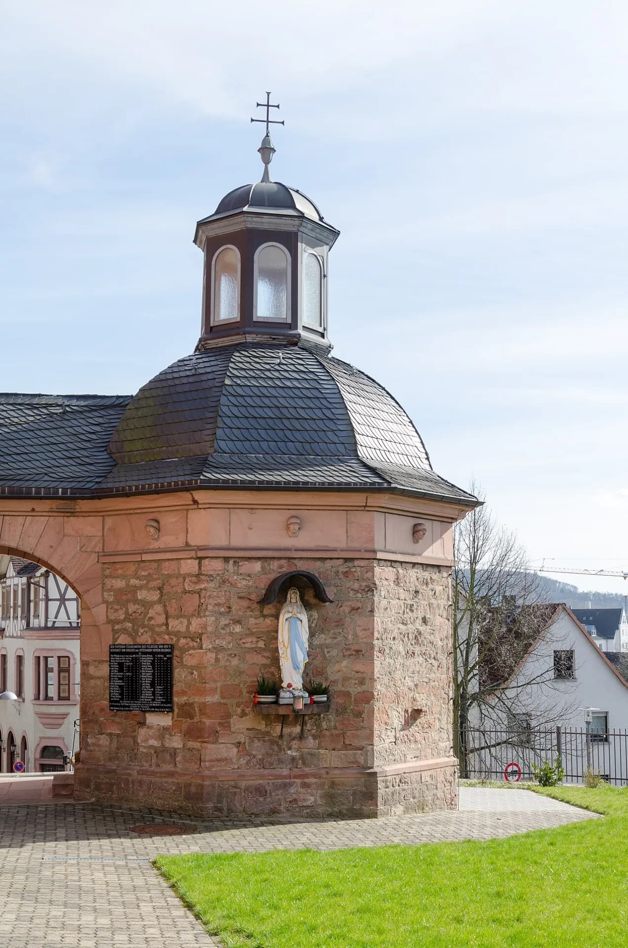 Kriegerkapelle an der Pfarrkirche St. Nikolaus in Goldbach