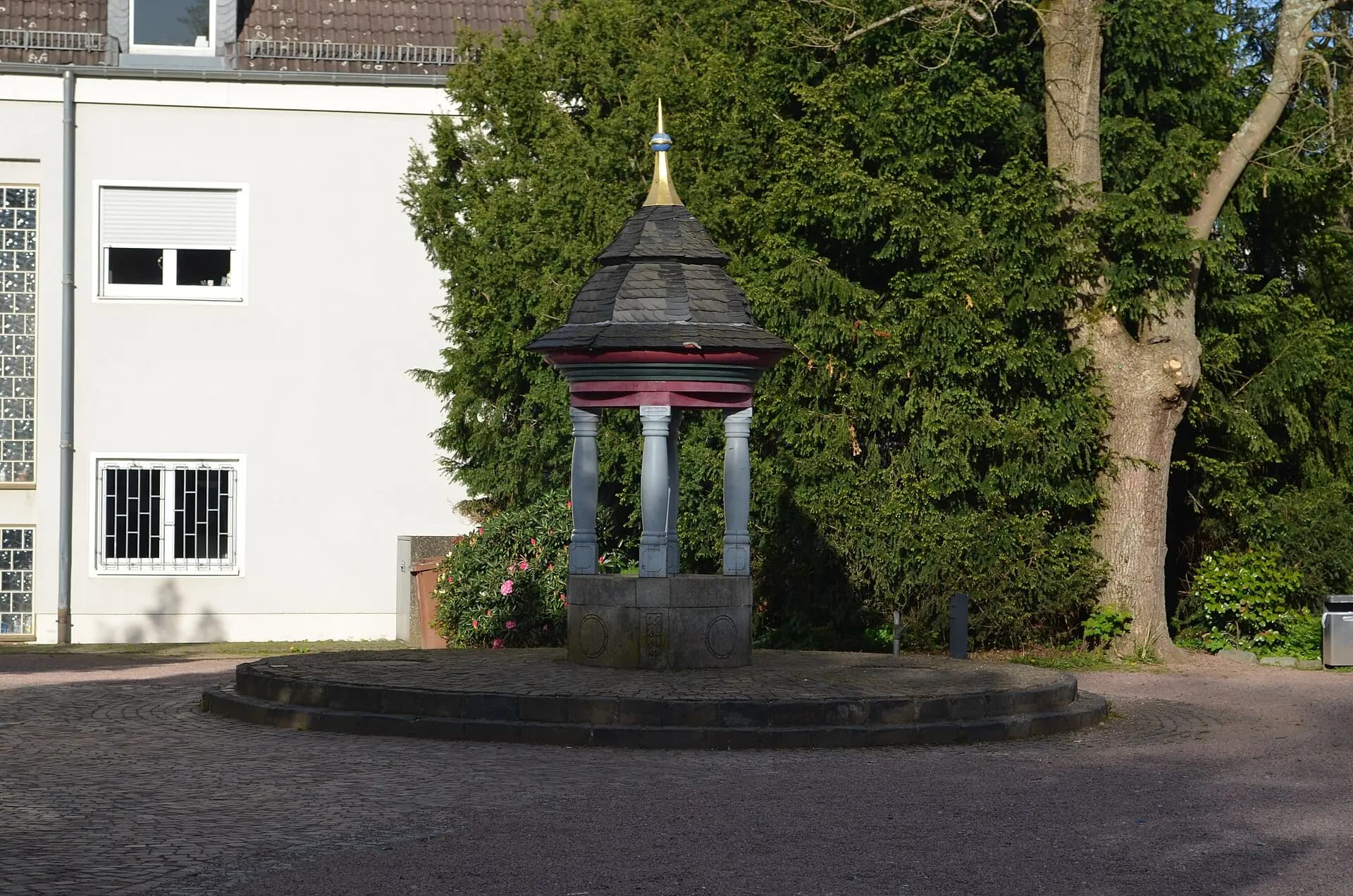 Säulenbrunnen im Kurpark von Königstein im Taunus