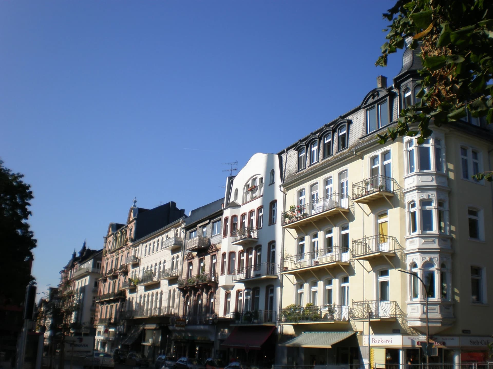 Gründerzeit-Häuserzeile in der Kurstraße in Bad Nauheim