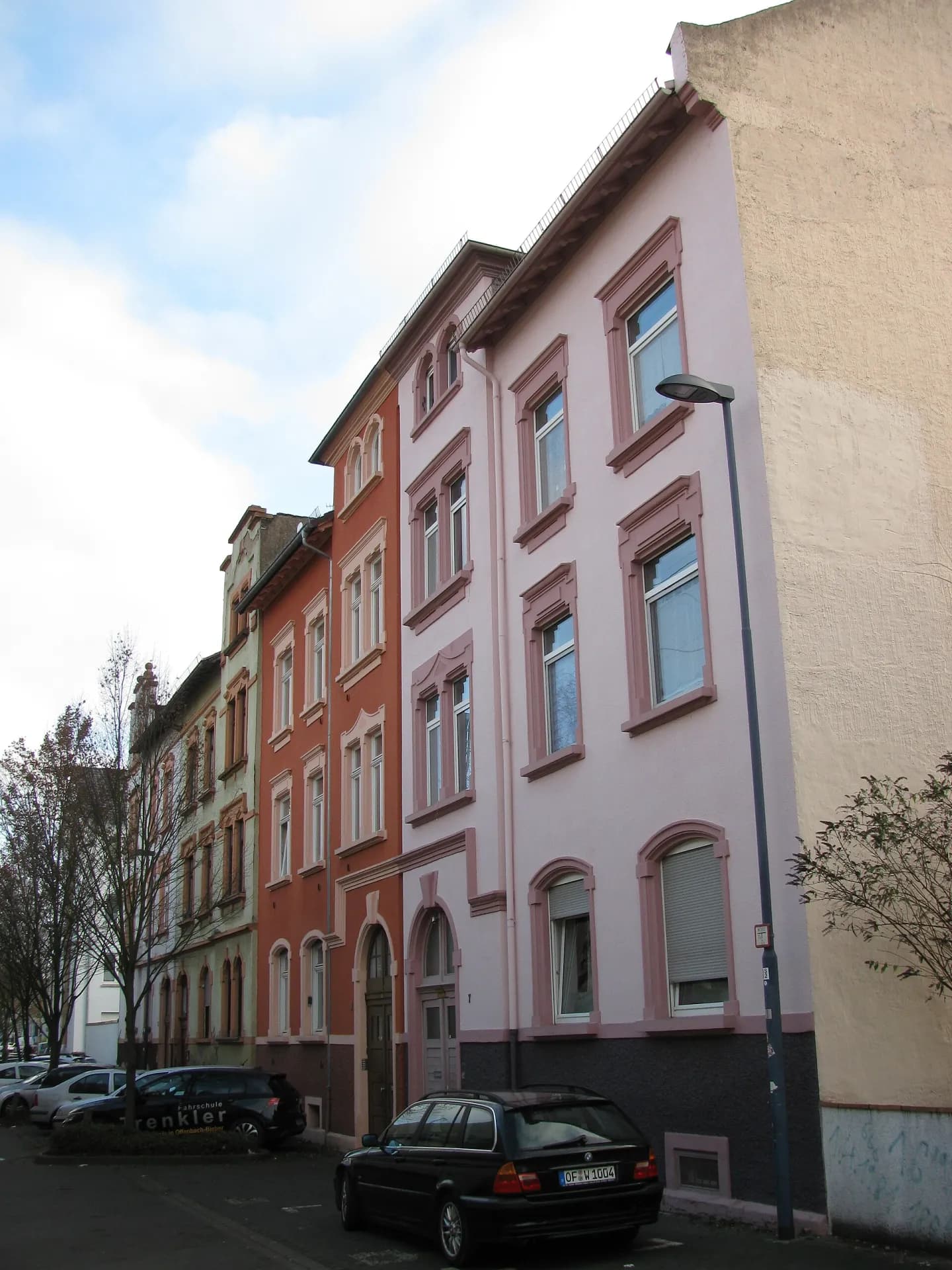 Straßenzug am Lämmerspieler Weg in Offenbach-Lindenfeld
