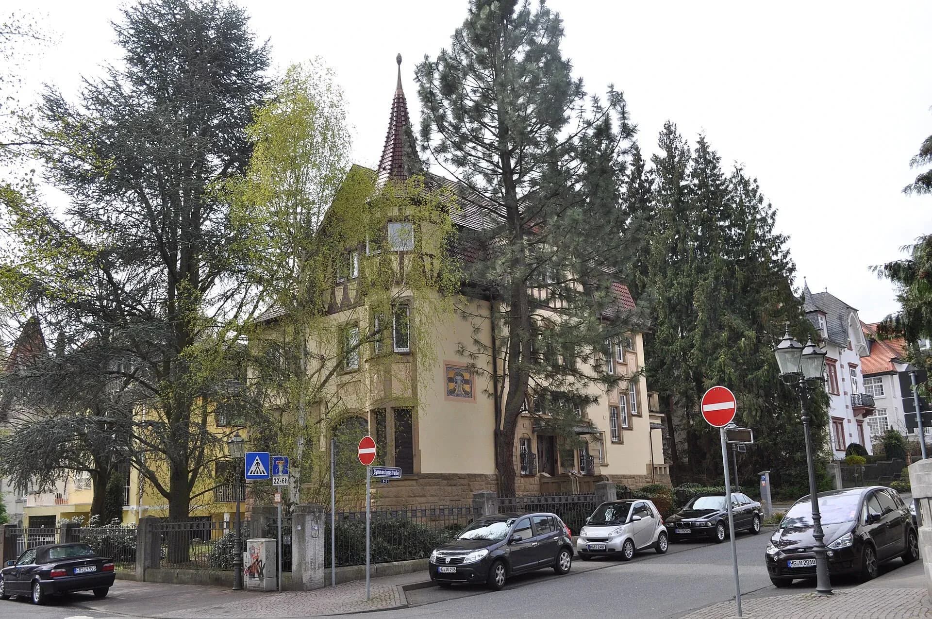 Straßenzug mit Villa an der Landgrafenstraße in Bad Homburg