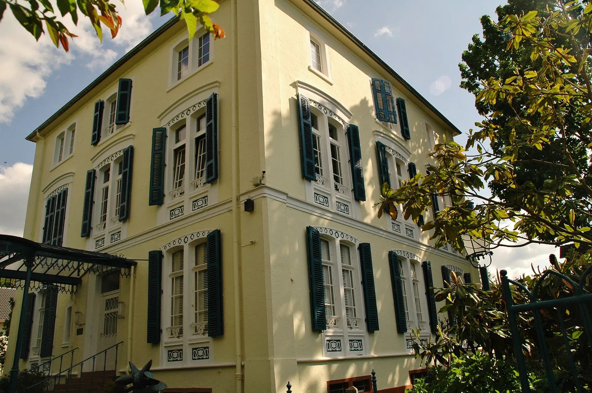Klassizistisches Landhaus im Ortsteil Jugenheim in Seeheim-Jugenheim