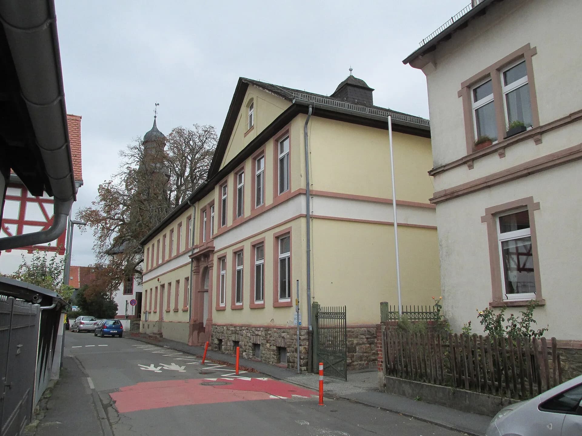 Straßenzug an der Langen Straße 108 in Oberursel-Bommersheim