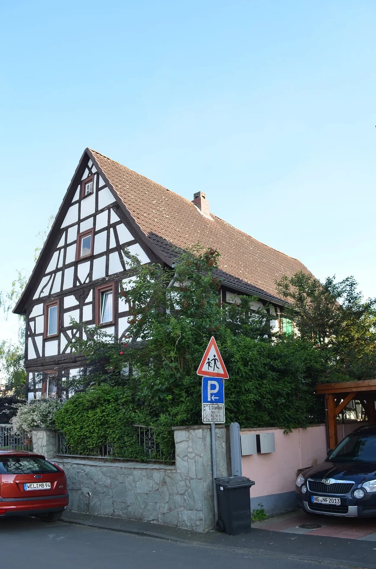 Fachwerkhaus Lange Straße 63 von der Straße in Oberursel-Bommersheim