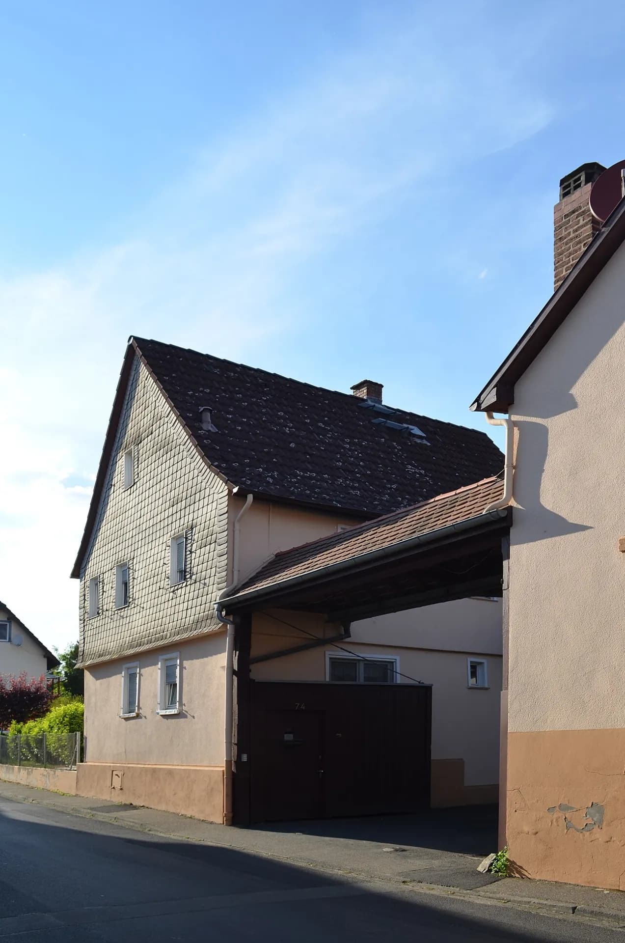Fachwerkhaus mit Torbogen in der Langen Straße 74 in Oberursel-Bommersheim