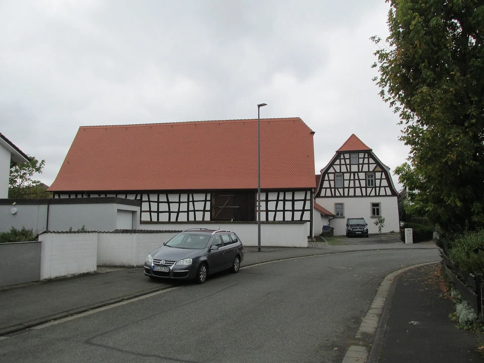 Hofmauer der Langen Straße 86 in Oberursel-Bommersheim