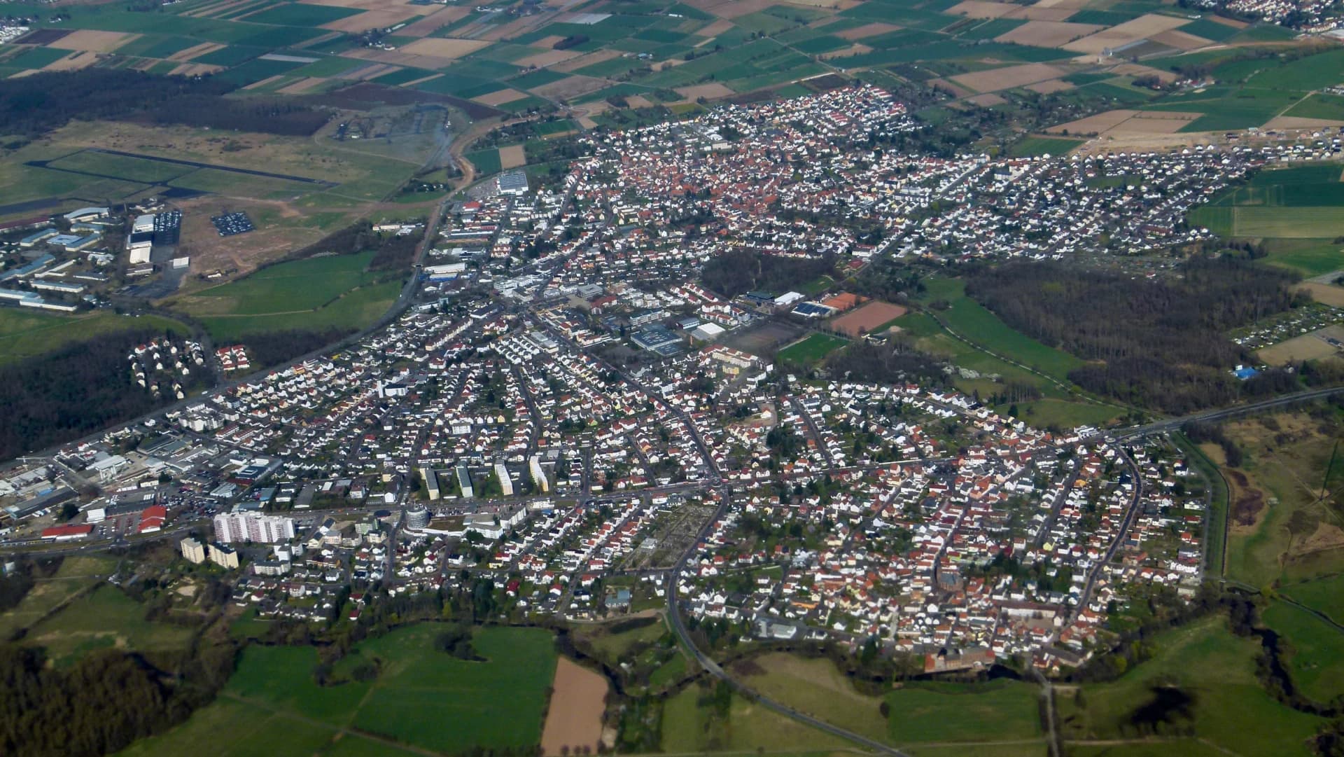 Luftbild des Ortsteils Langendiebach in Erlensee