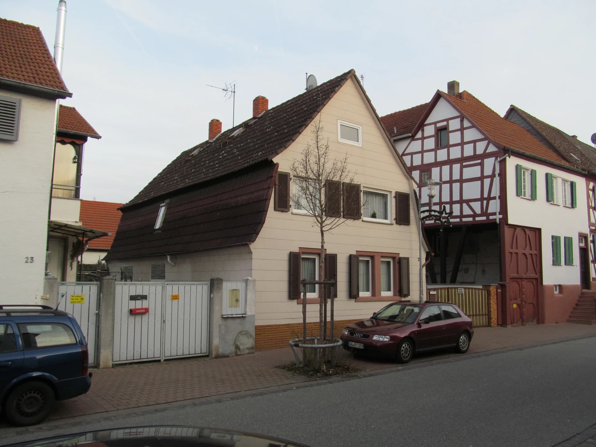 Wohnhaus mit Mansardgiebel in der Langgasse in Mörfelden-Walldorf