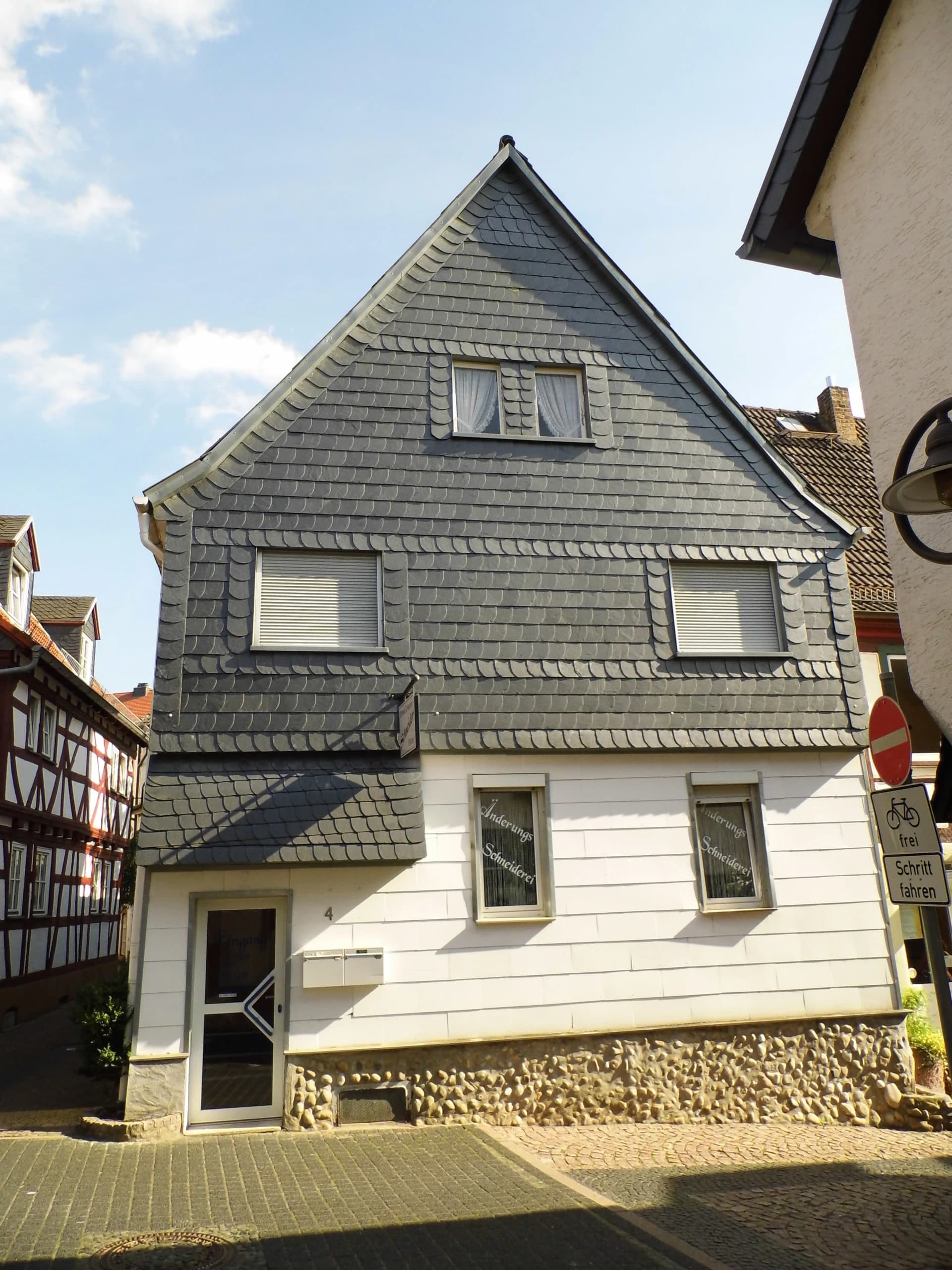 Schieferverkleidetes Wohnhaus Langgasse 4 in Hofheim am Taunus