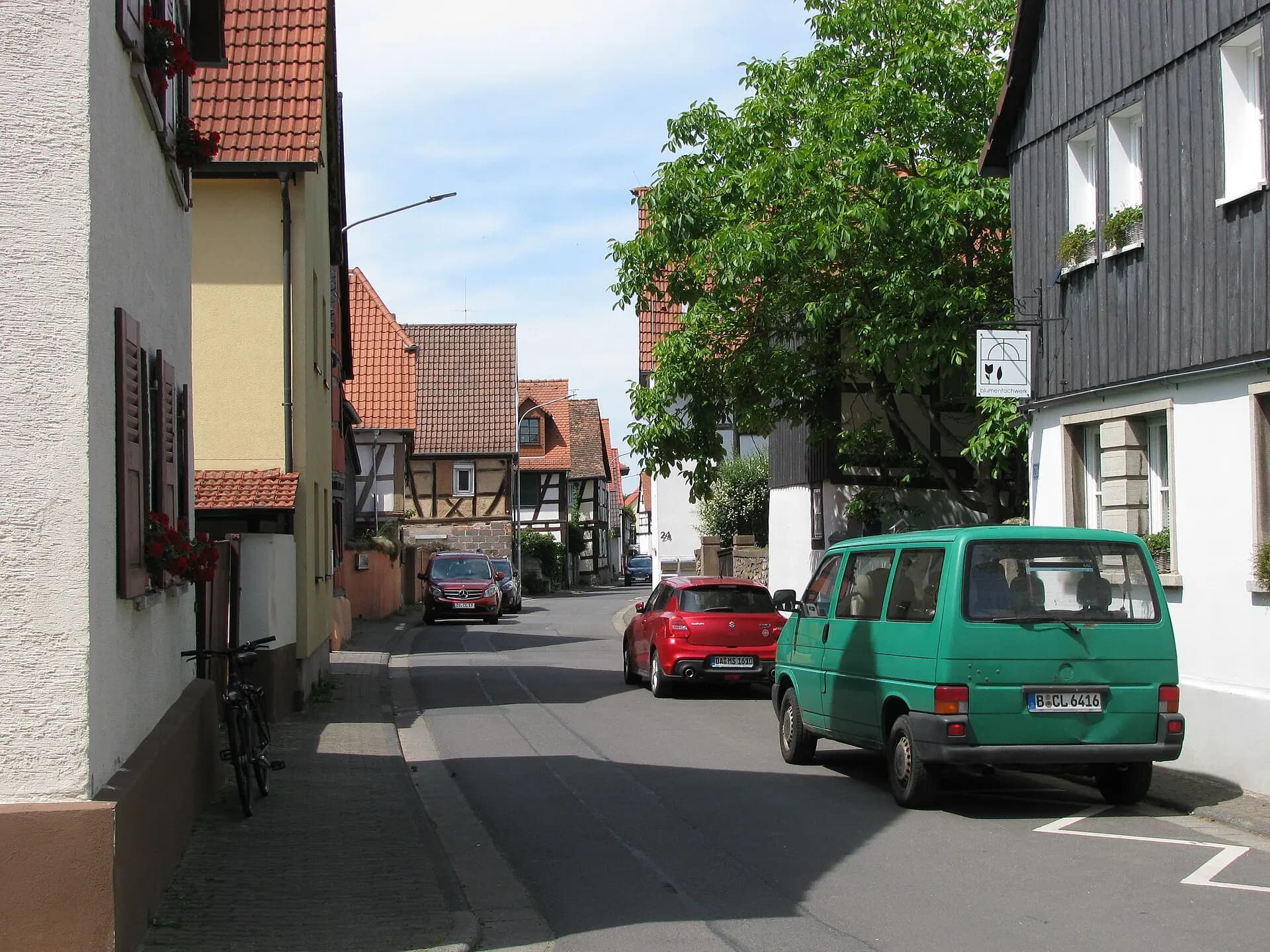 Blick durch die Langgasse in Messel