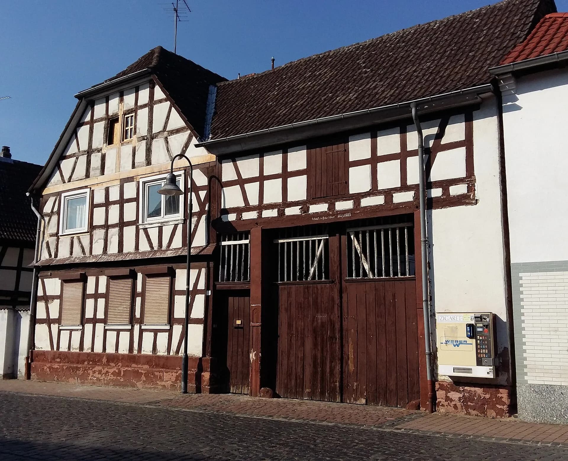 Fachwerkhaus mit Hoftor in der Hauptstraße 20 in Babenhausen-Langstadt