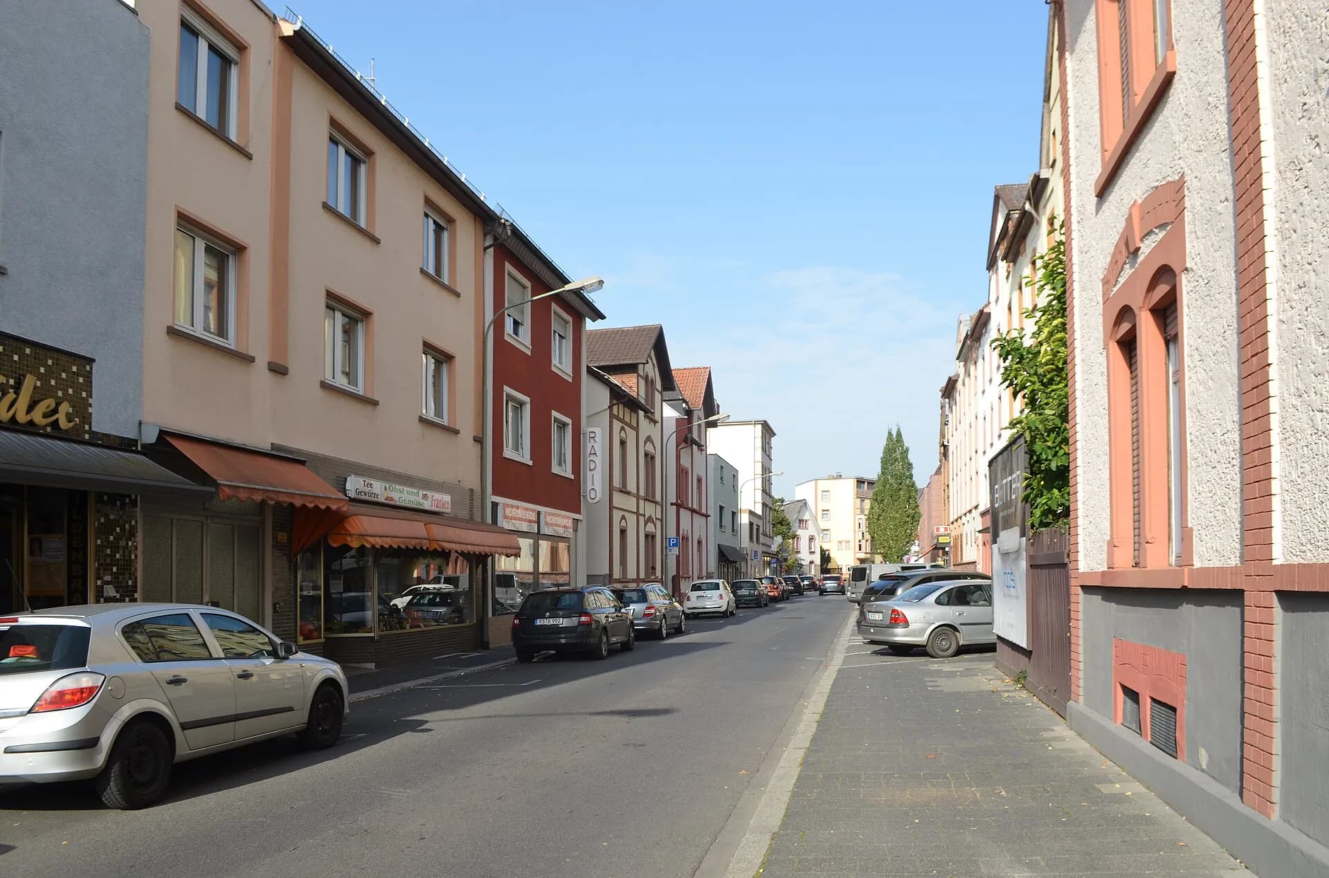 Geschäftszeile an der Langstraße in Offenbach-Bürgel