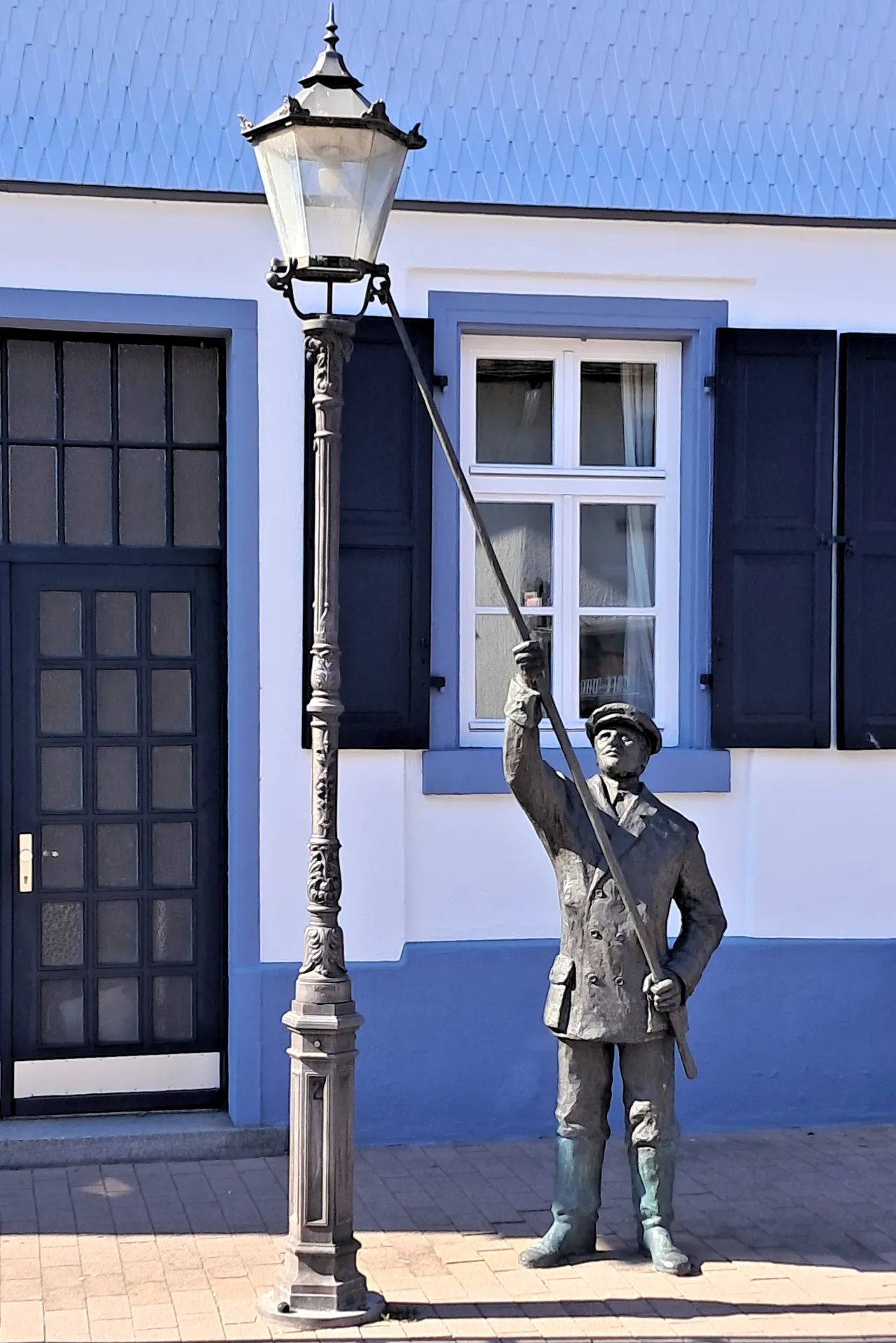 Skulptur des Laternenanzünders in Groß-Gerau