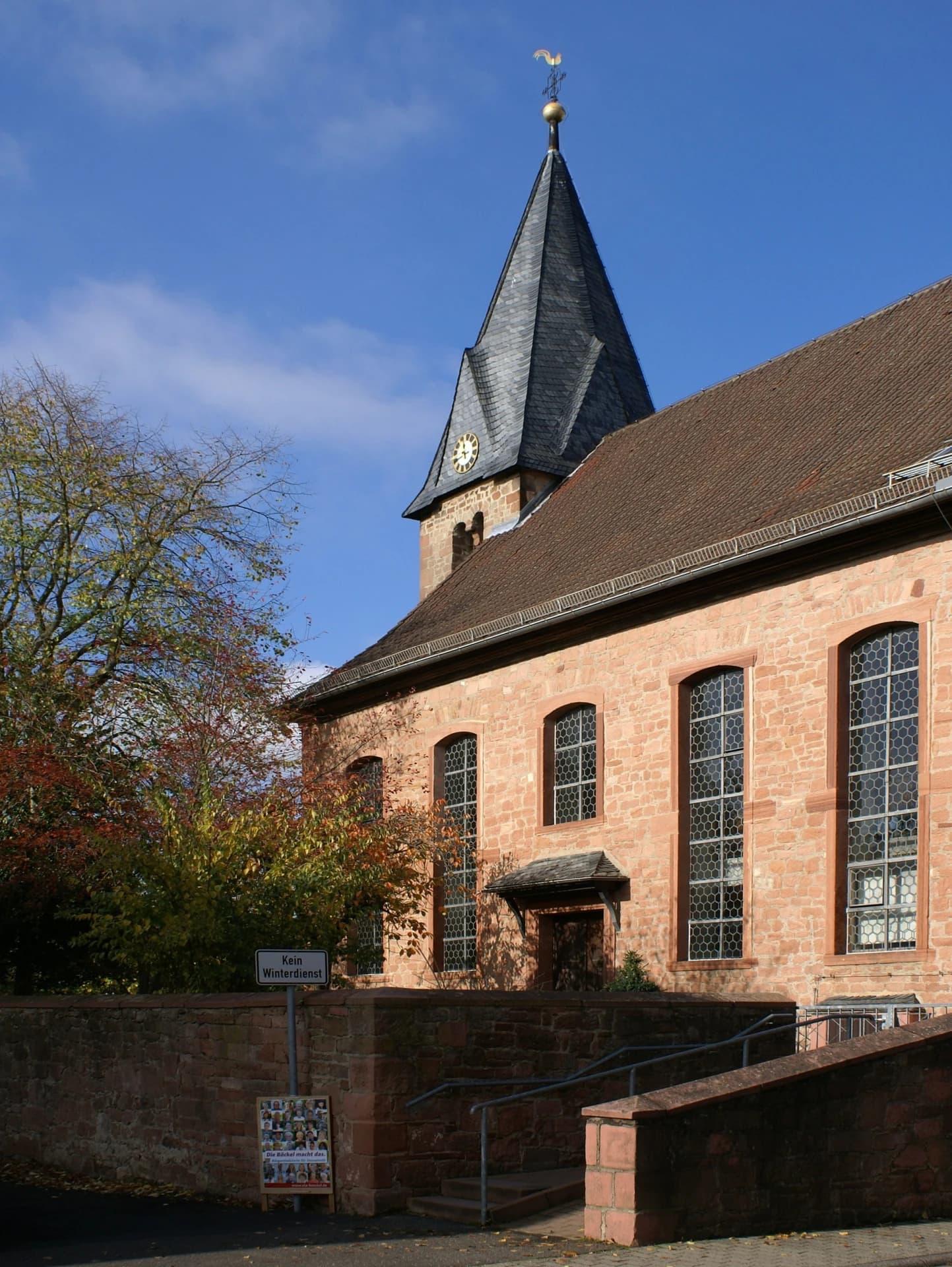 Evangelische Laurentiuskirche in Hasselroth-Niedermittlau