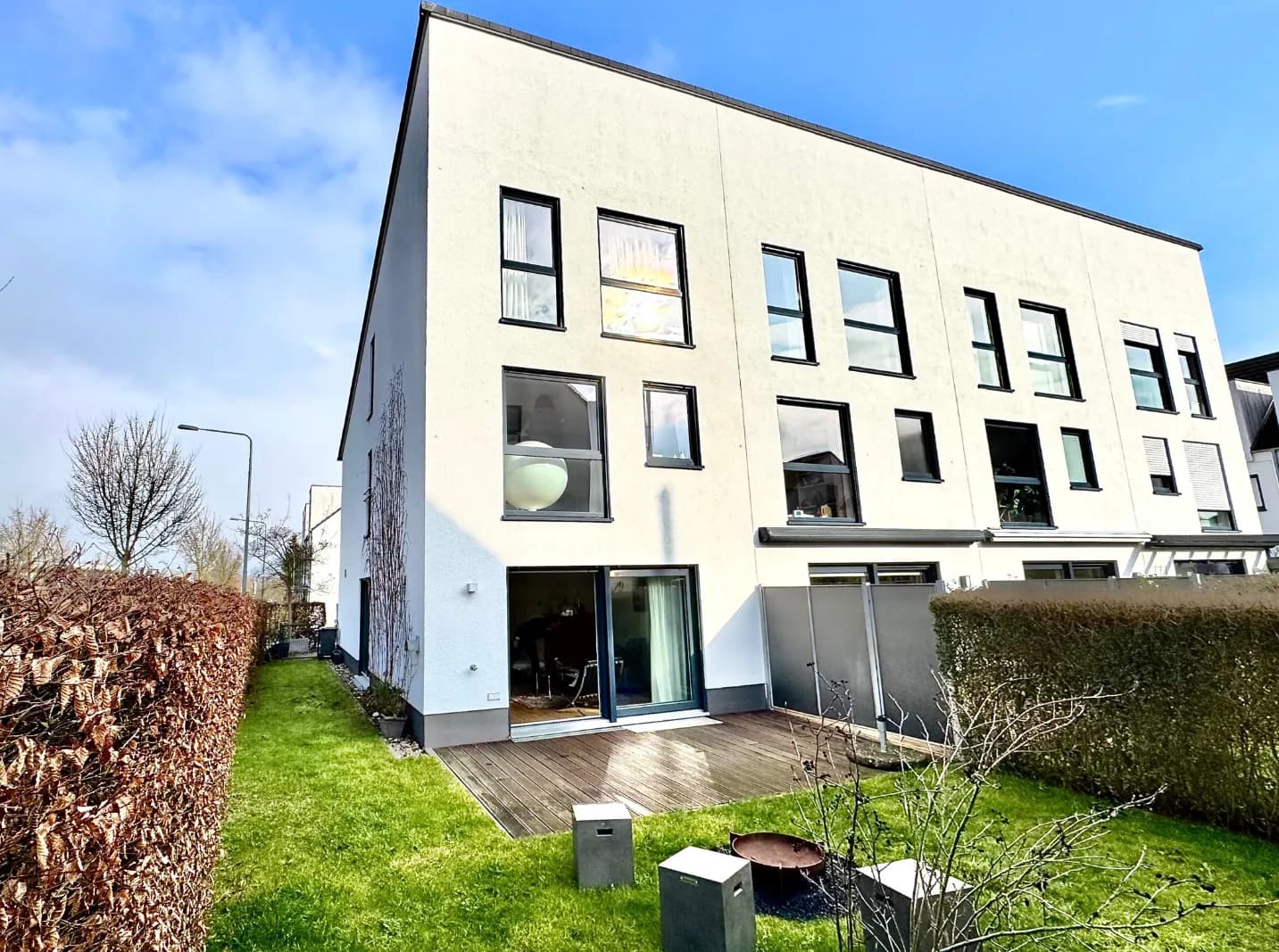 Familienfreundliches Reihenhaus in Nieder-Erlenbach, Frankfurt am Main
