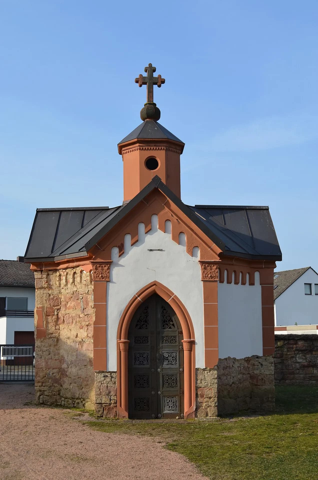 Lersner-Gruft auf dem Alten Friedhof in Frankfurt Nieder-Erlenbach