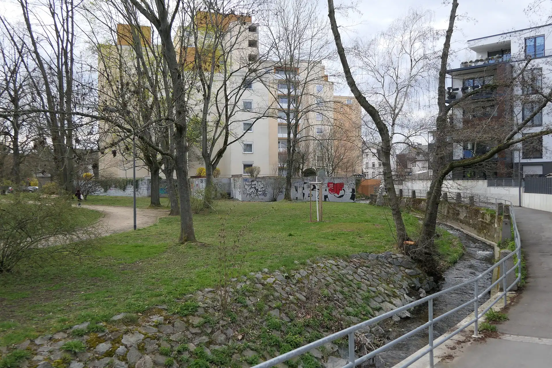 Liederbach am Rand der Parkstadt in Frankfurt-Unterliederbach