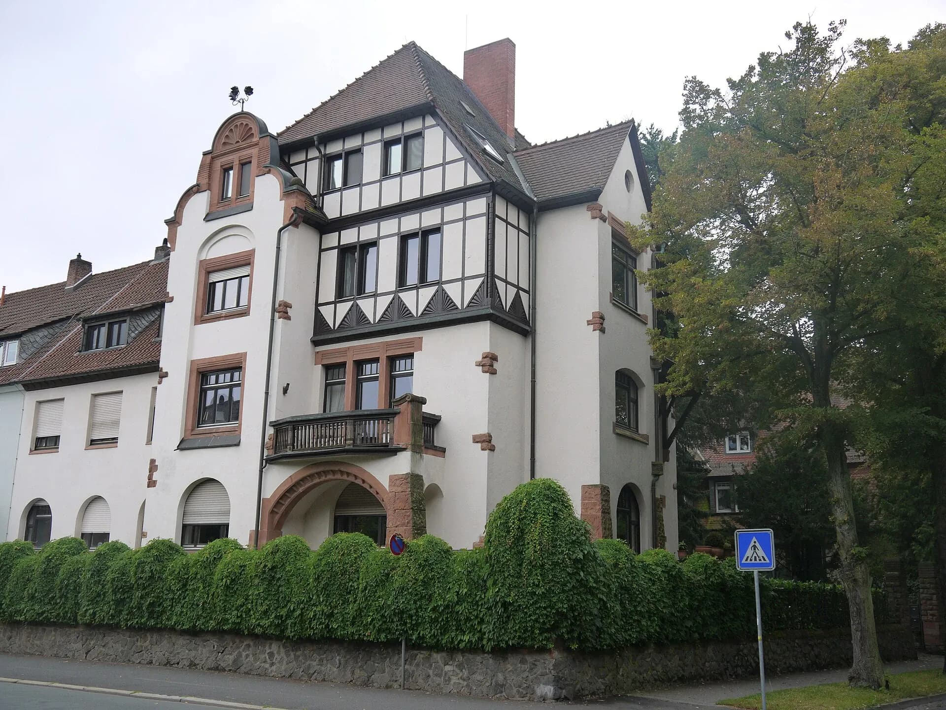 Villa mit Fachwerkgiebel in der Lindenstraße in Aschaffenburg