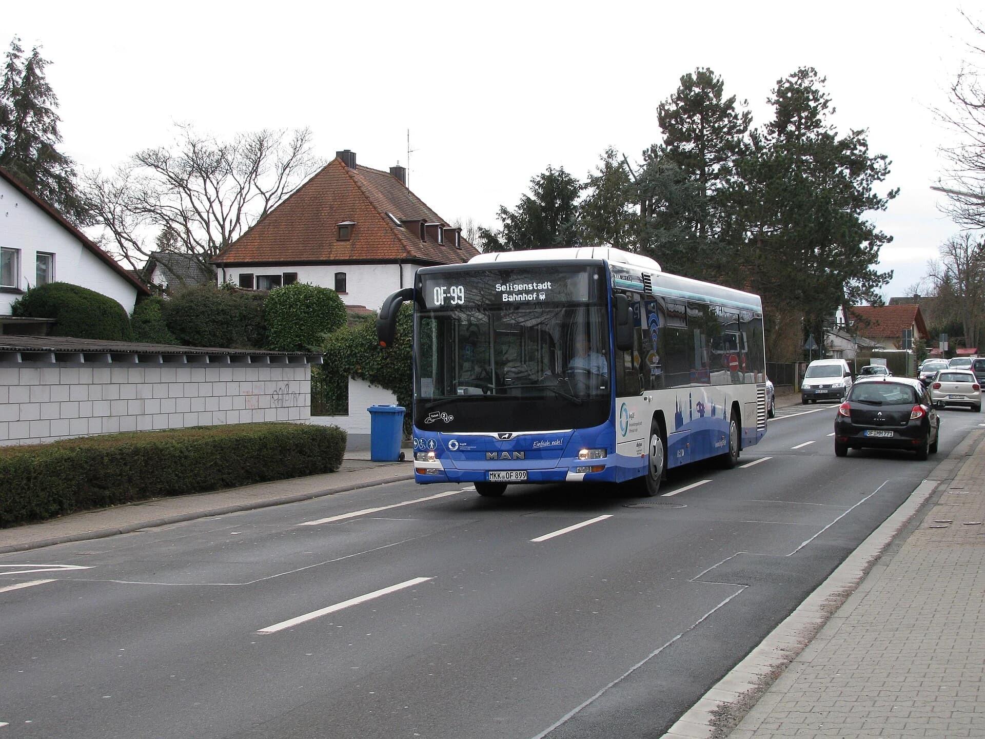 Linienbus der Linie OF-99 in Seligenstadt