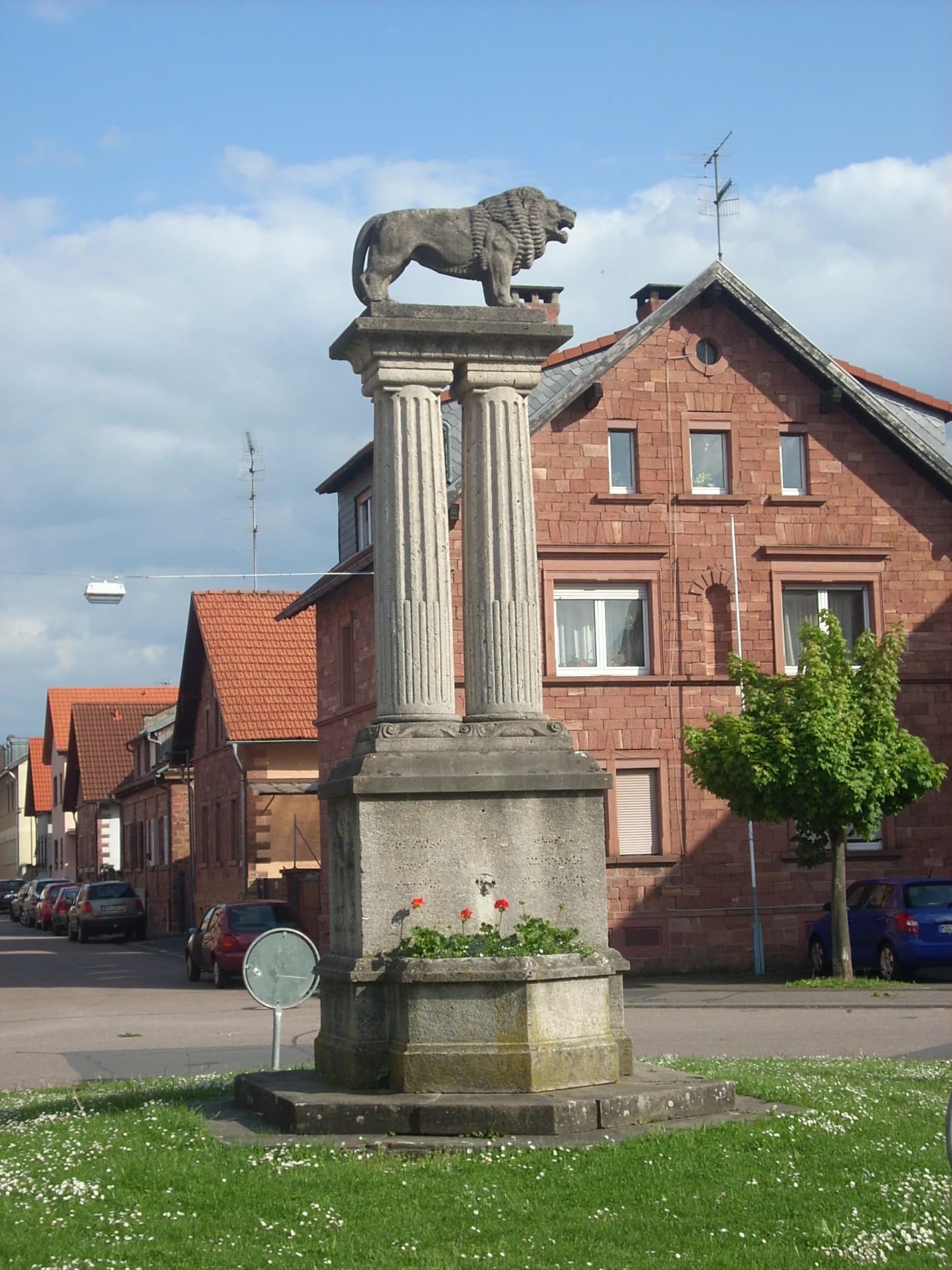Brunnen mit Löwenfigur in Wörth am Main