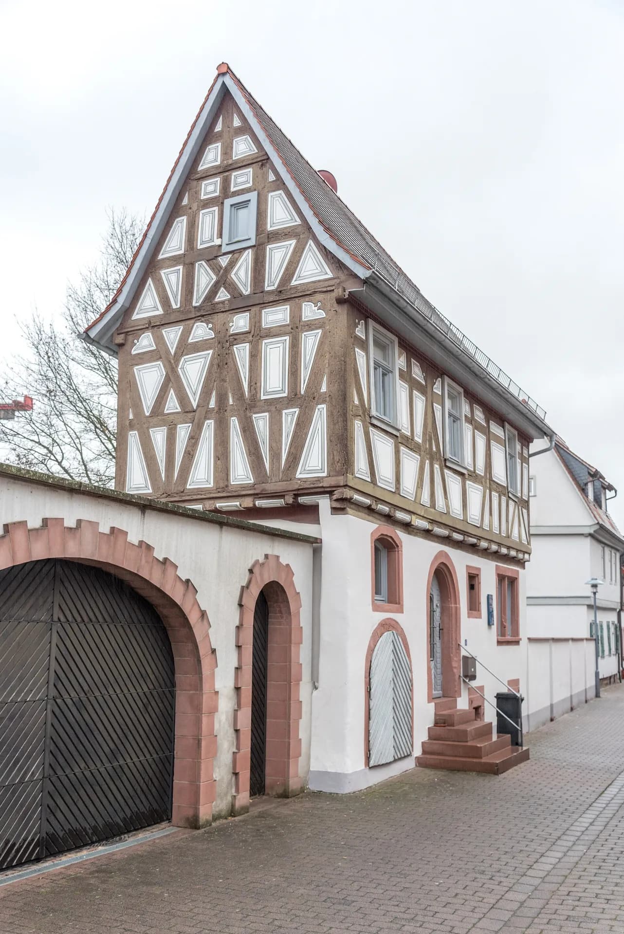 Löwengasse 6 mit Torbogen in Dieburg