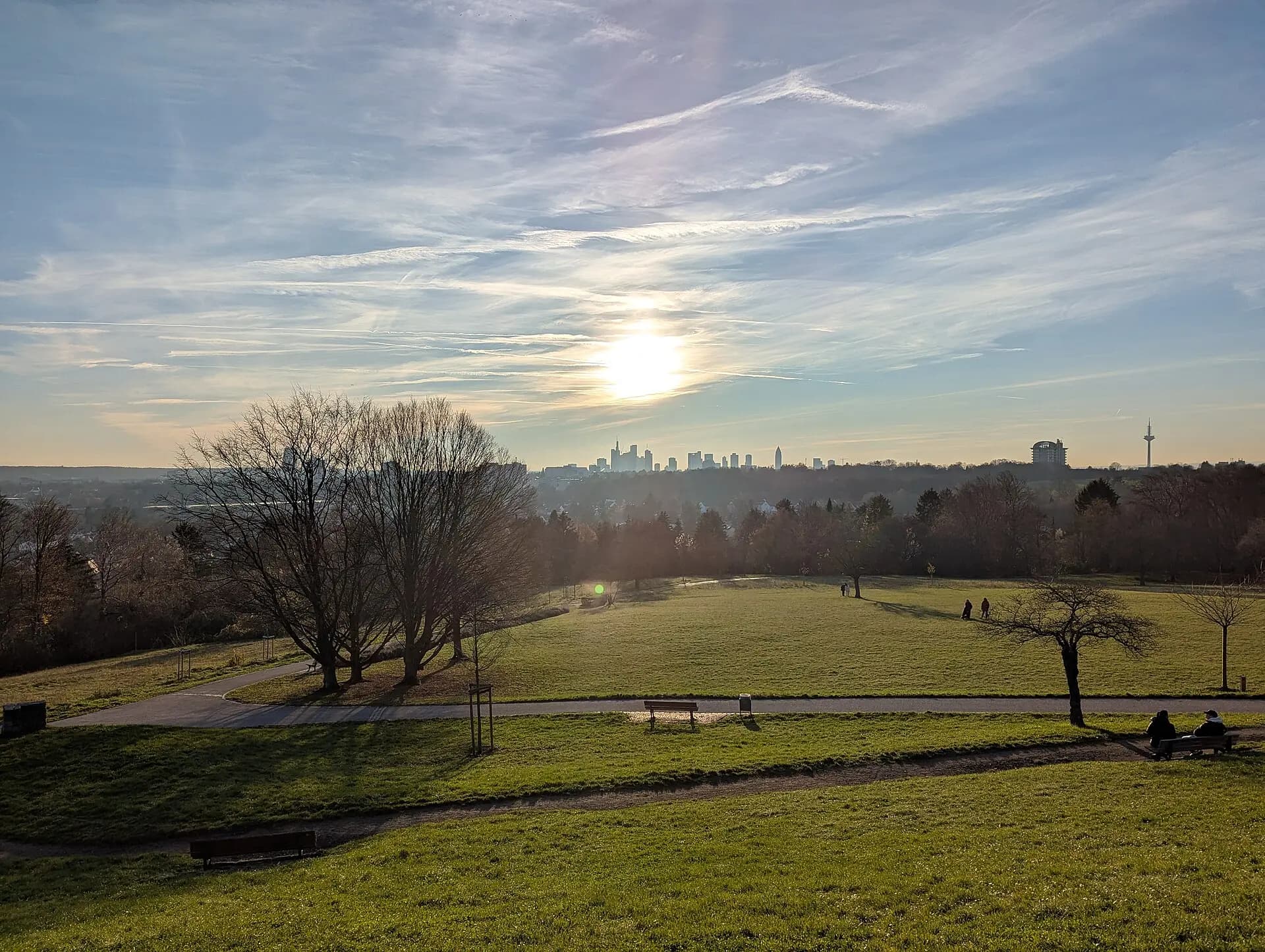 Lohrberg bei Morgendämmerung in Frankfurt Seckbach