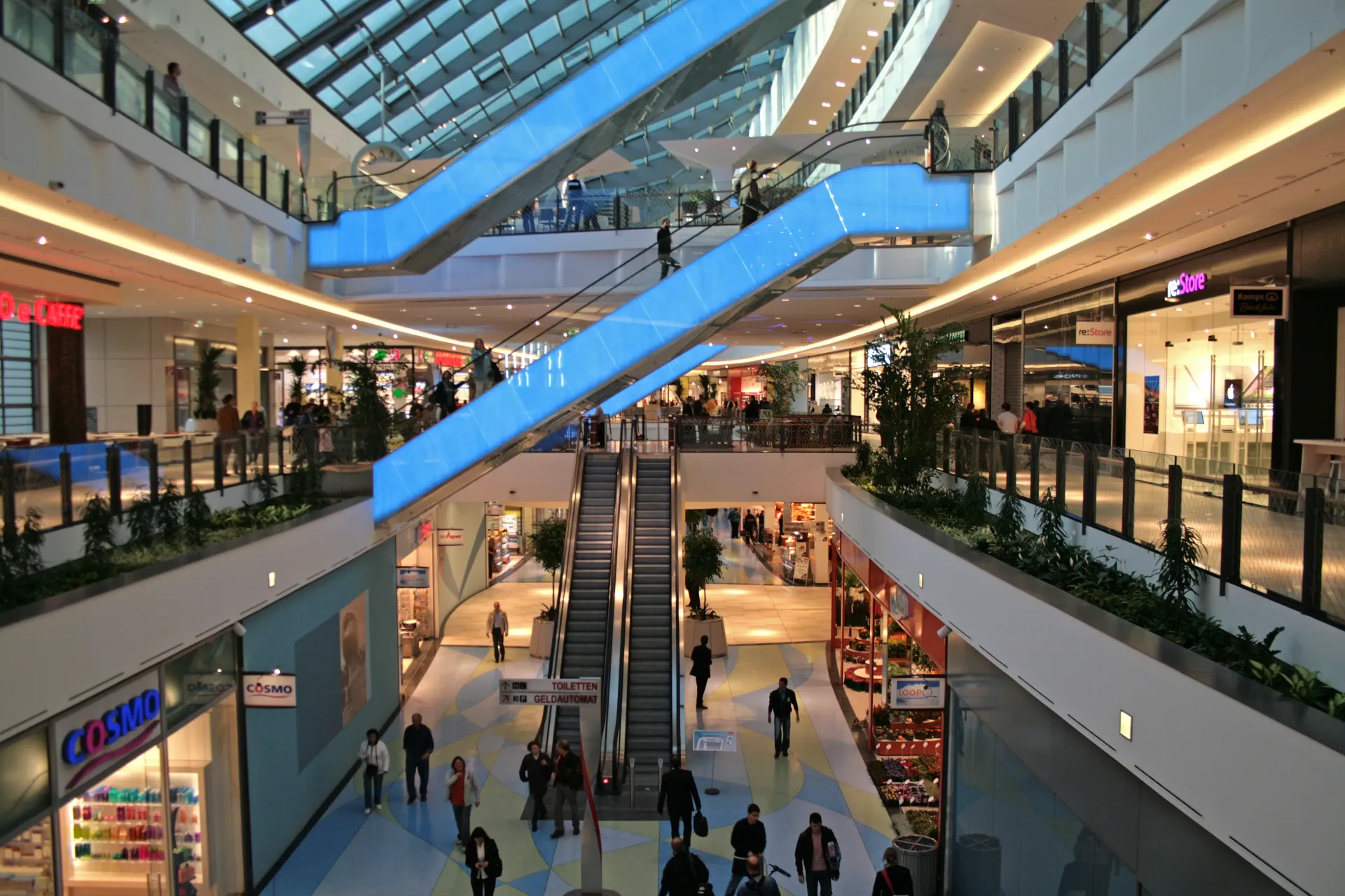 Innenansicht des Einkaufszentrums Loop5 in Weiterstadt