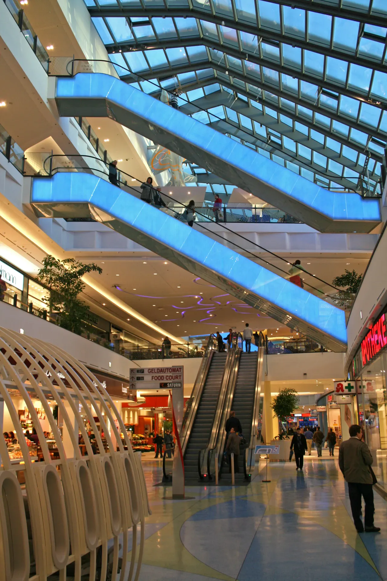Rolltreppen im Einkaufszentrum Loop5 in Weiterstadt