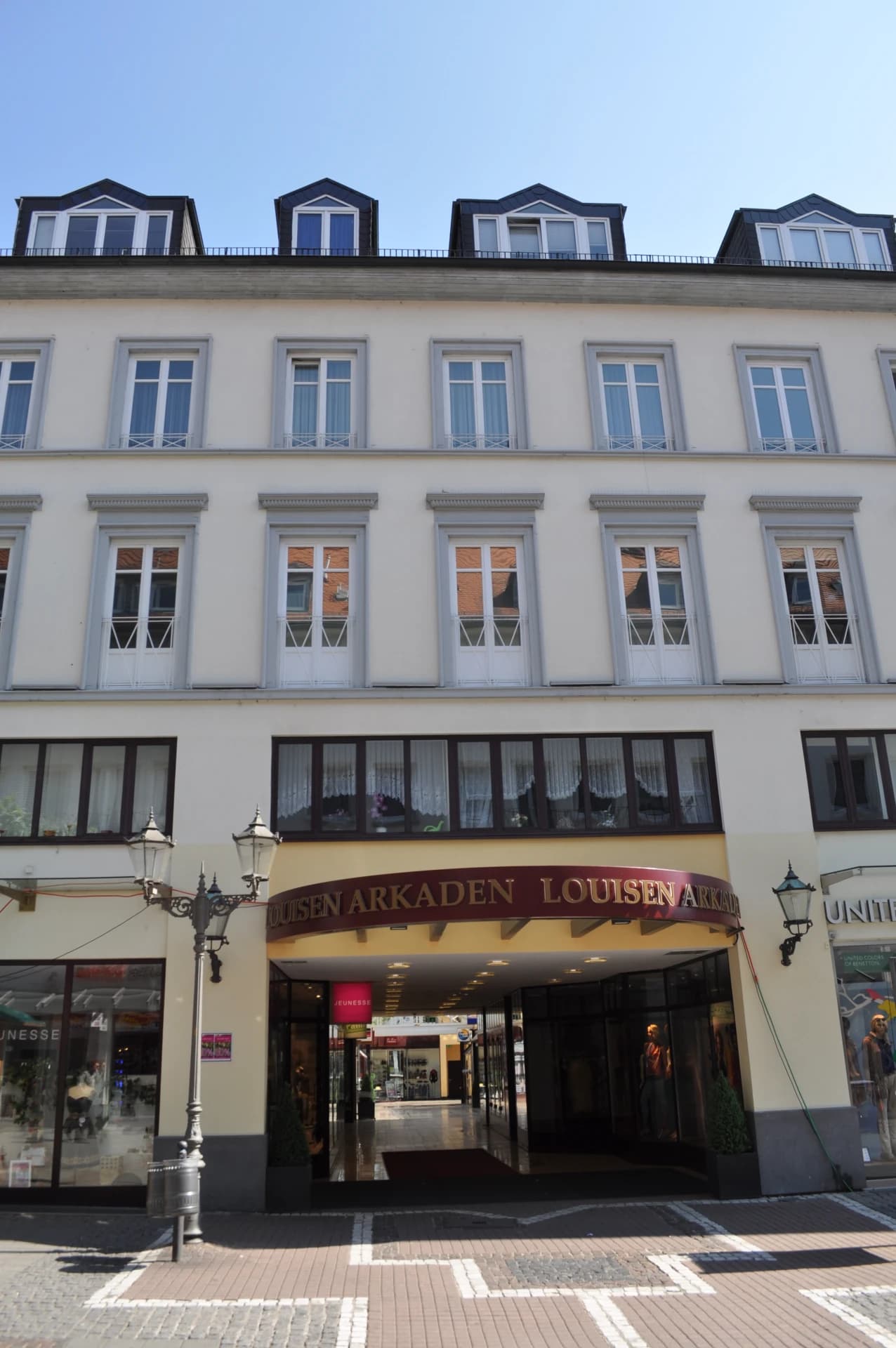 Eingang der Louisen-Arkaden in Bad Homburg