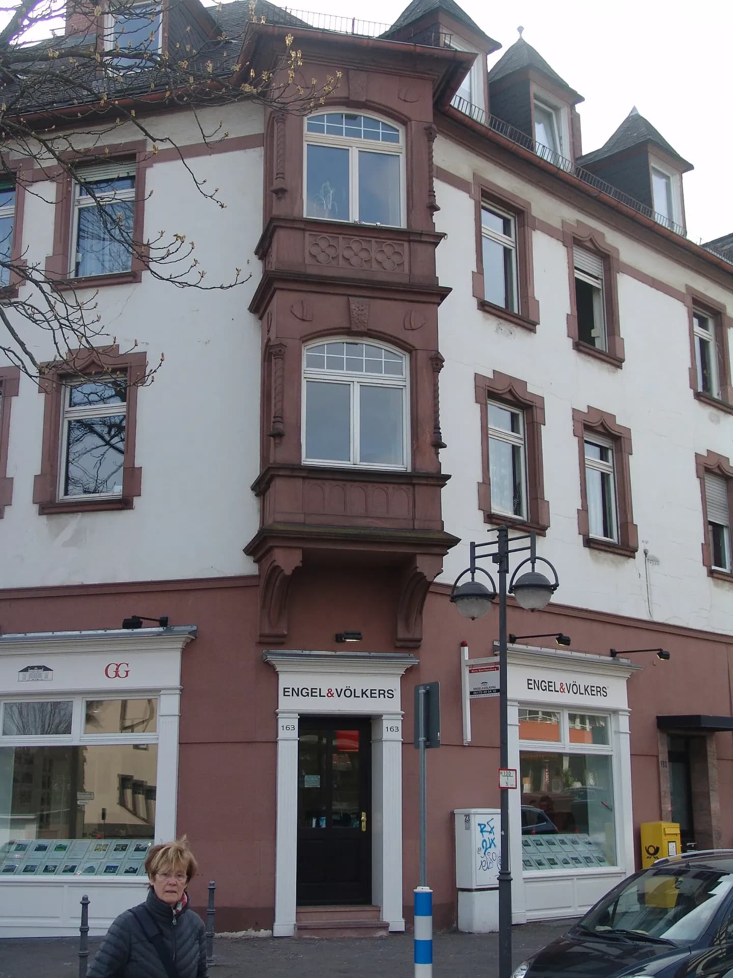 Eckhaus mit Ladenzeile Louisenstraße 163 in Bad Homburg
