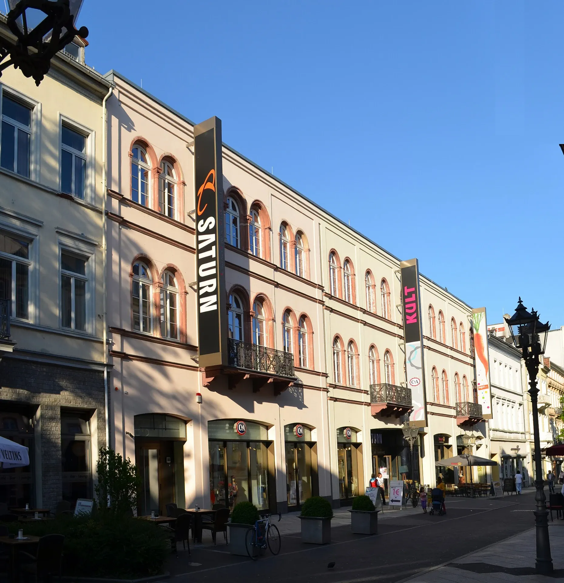 Geschäftszeile Louisenstraße 88 bis 90 in Bad Homburg