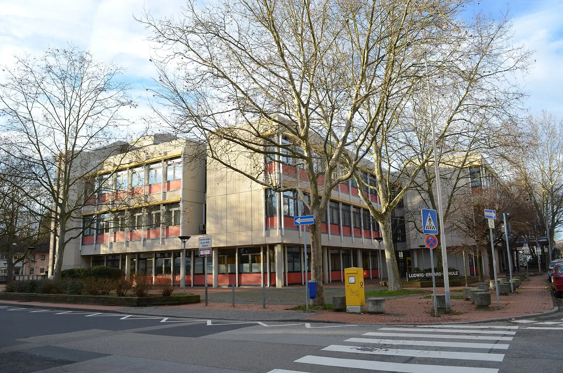 Ludwig-Erhard-Schule in Frankfurt-Unterliederbach