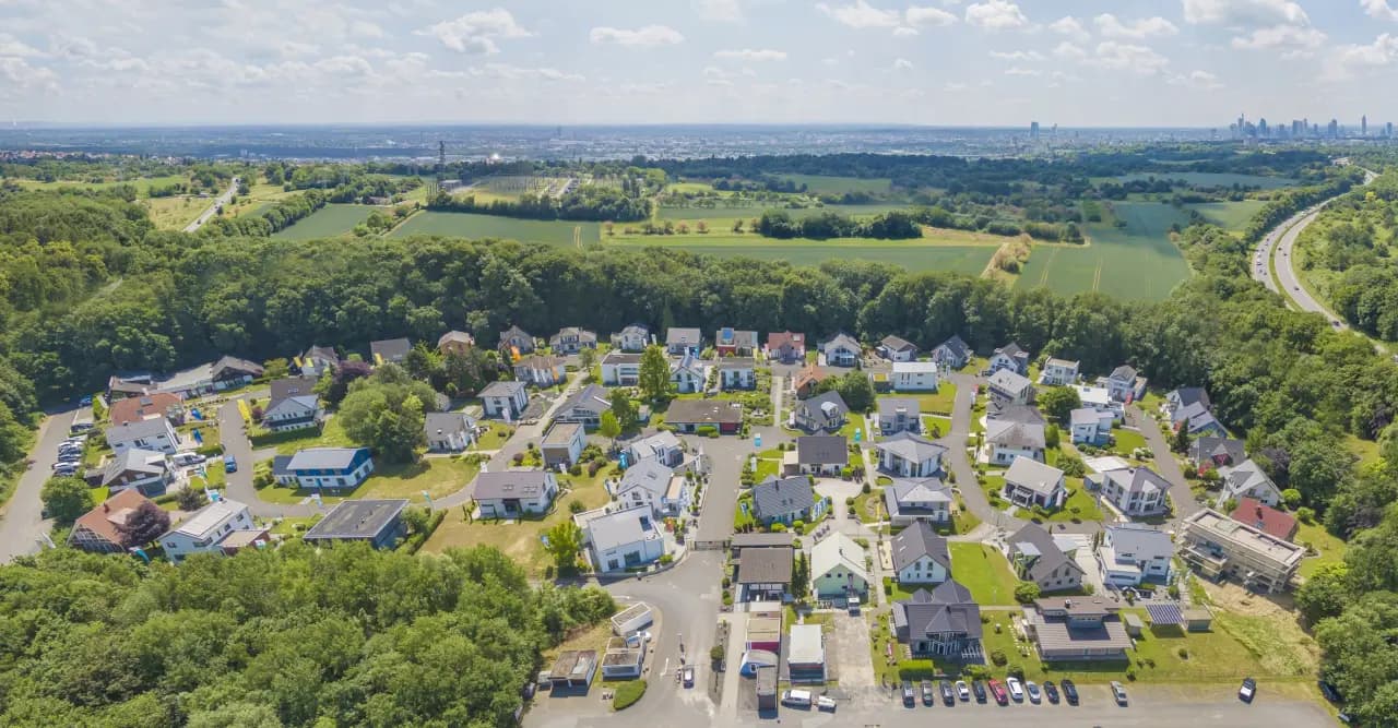 Luftaufnahme Bad Vilbel mit Ausstellung Eigenheim und Garten