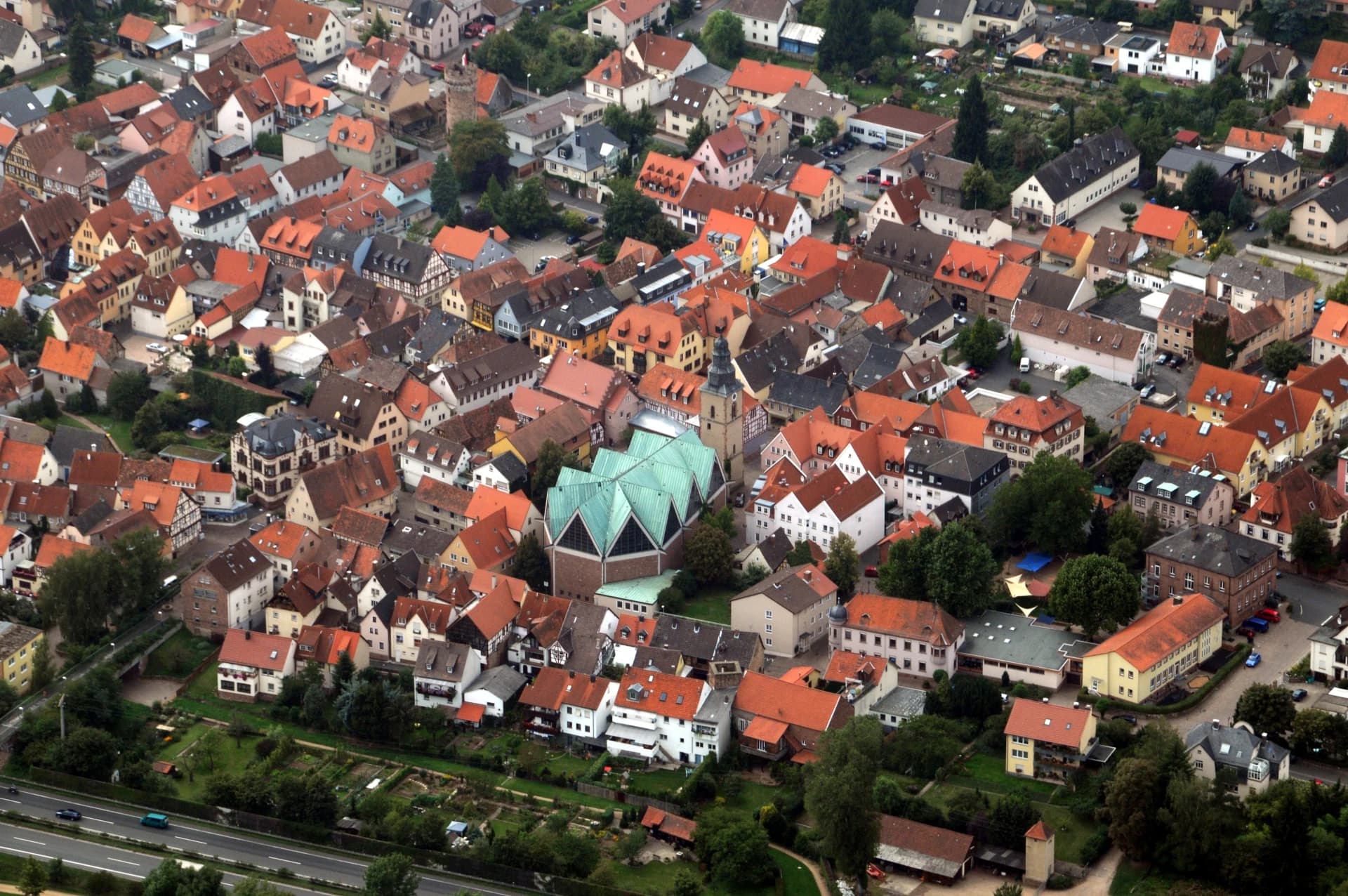 Luftbild der Altstadt von Obernburg am Main