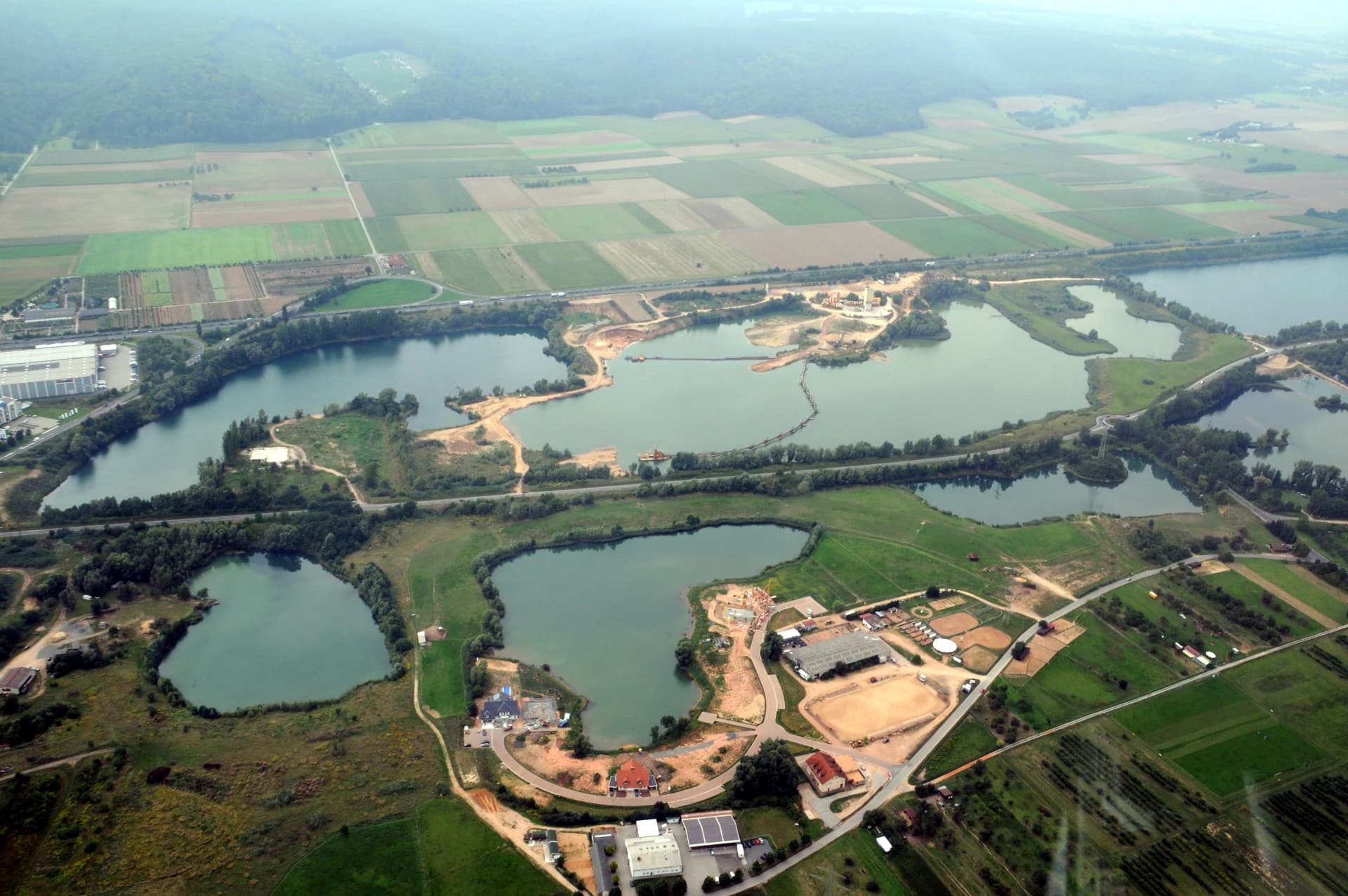 Luftbild der Baggerseen und Mainauen bei Großwallstadt