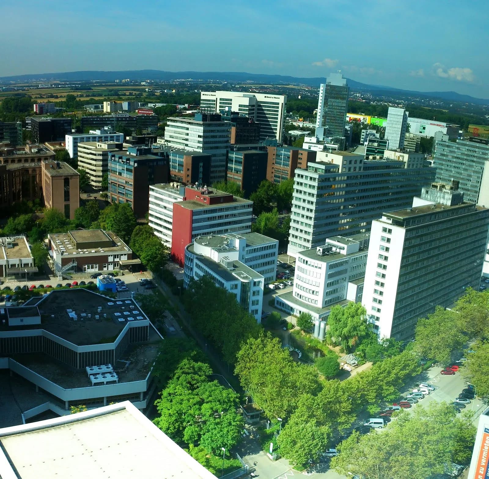Luftbild der Bürostadt in Eschborn