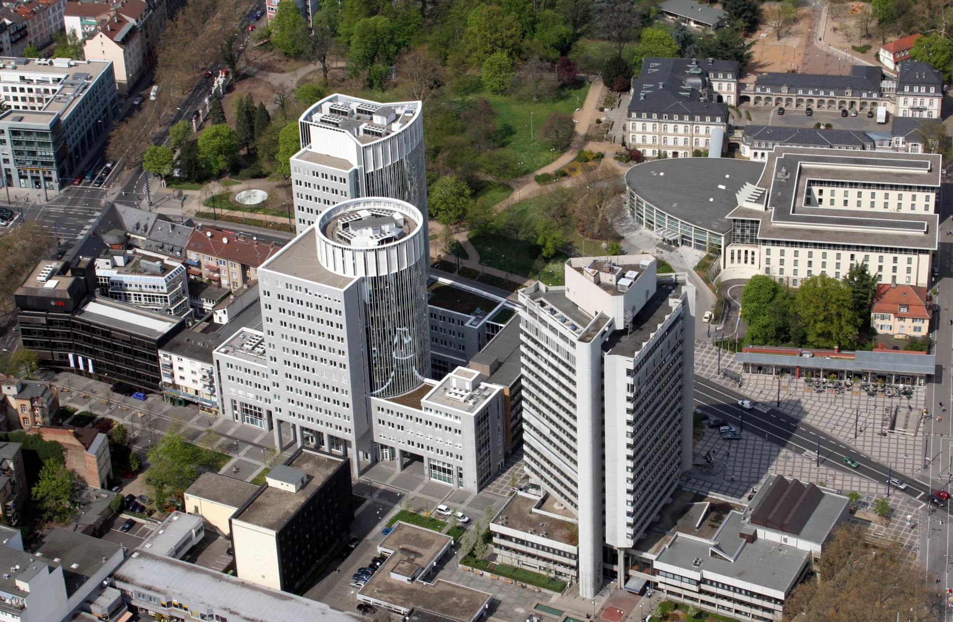 Hochhäuser der Offenbacher City aus der Luft