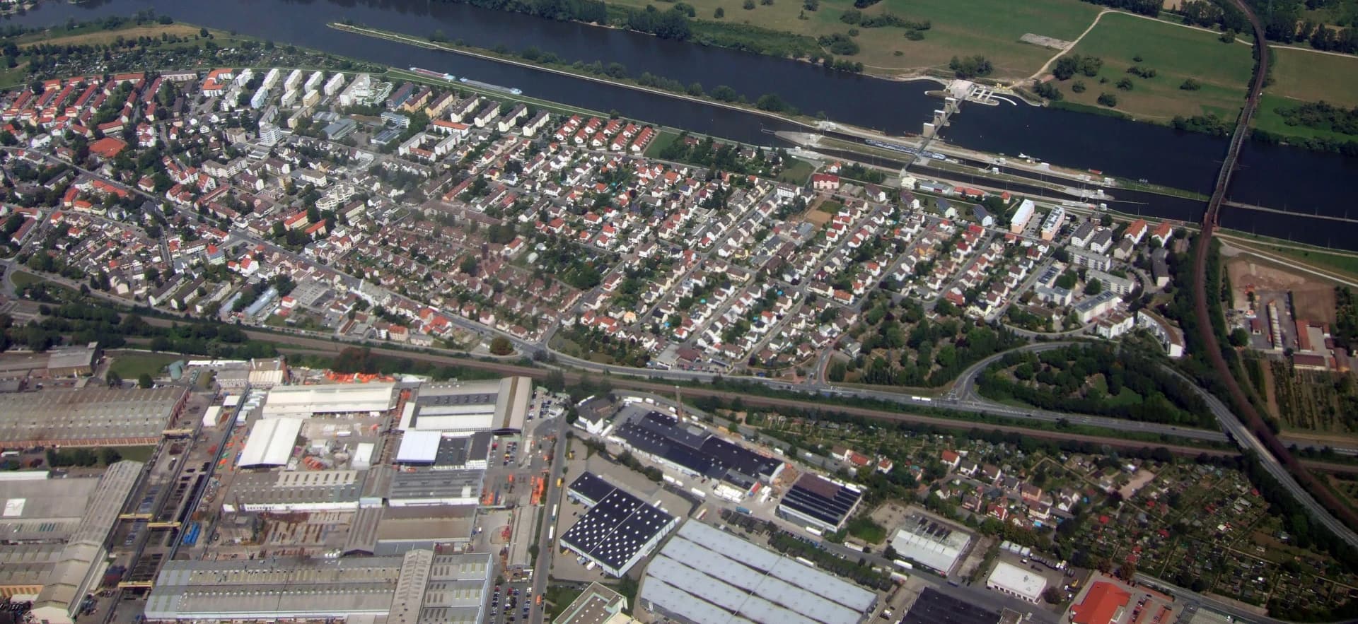 Luftaufnahme von Gustavsburg mit MAN-Werk