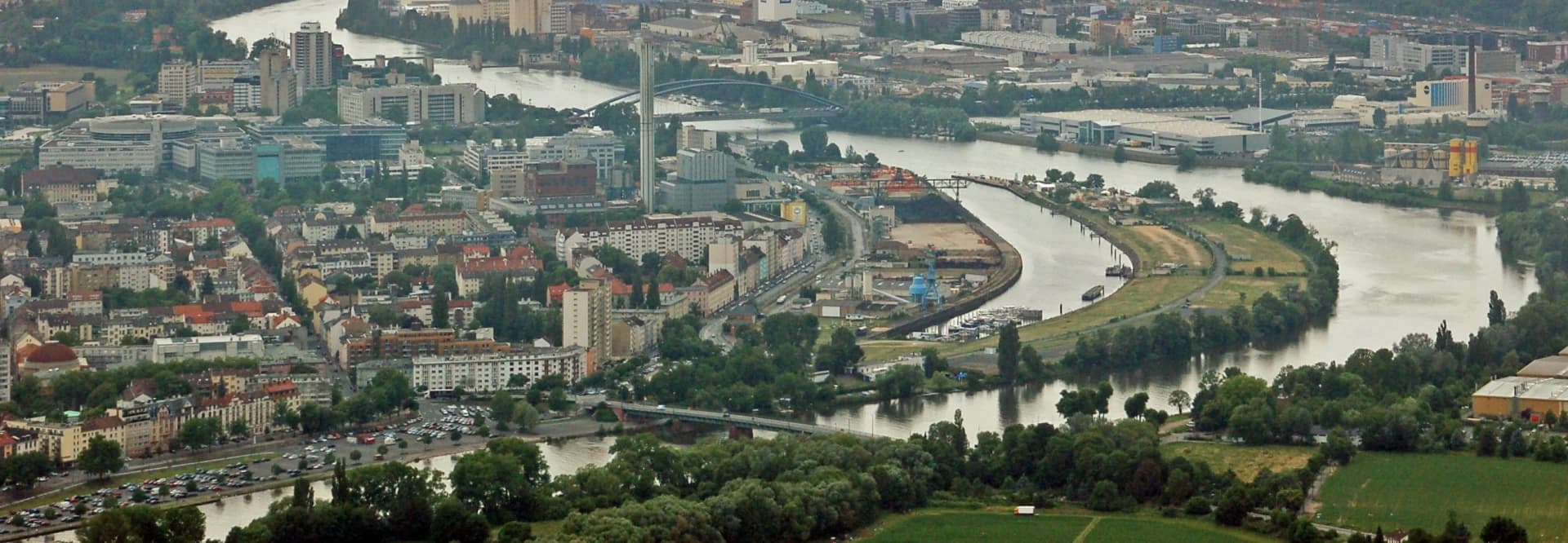 Hafen und Mainbogen in Offenbach aus der Luft