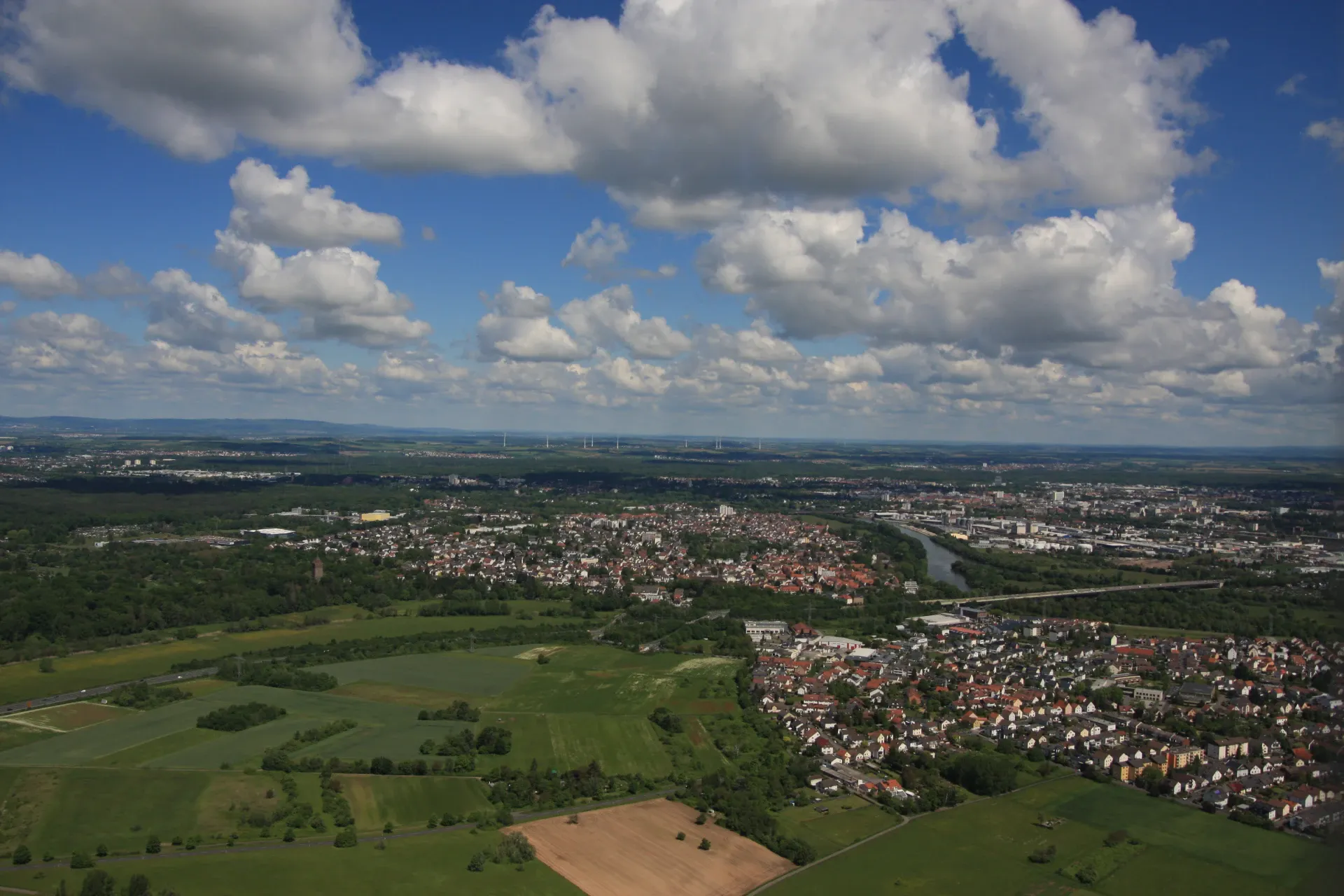 Luftbild des Mainbogens bei Hanau