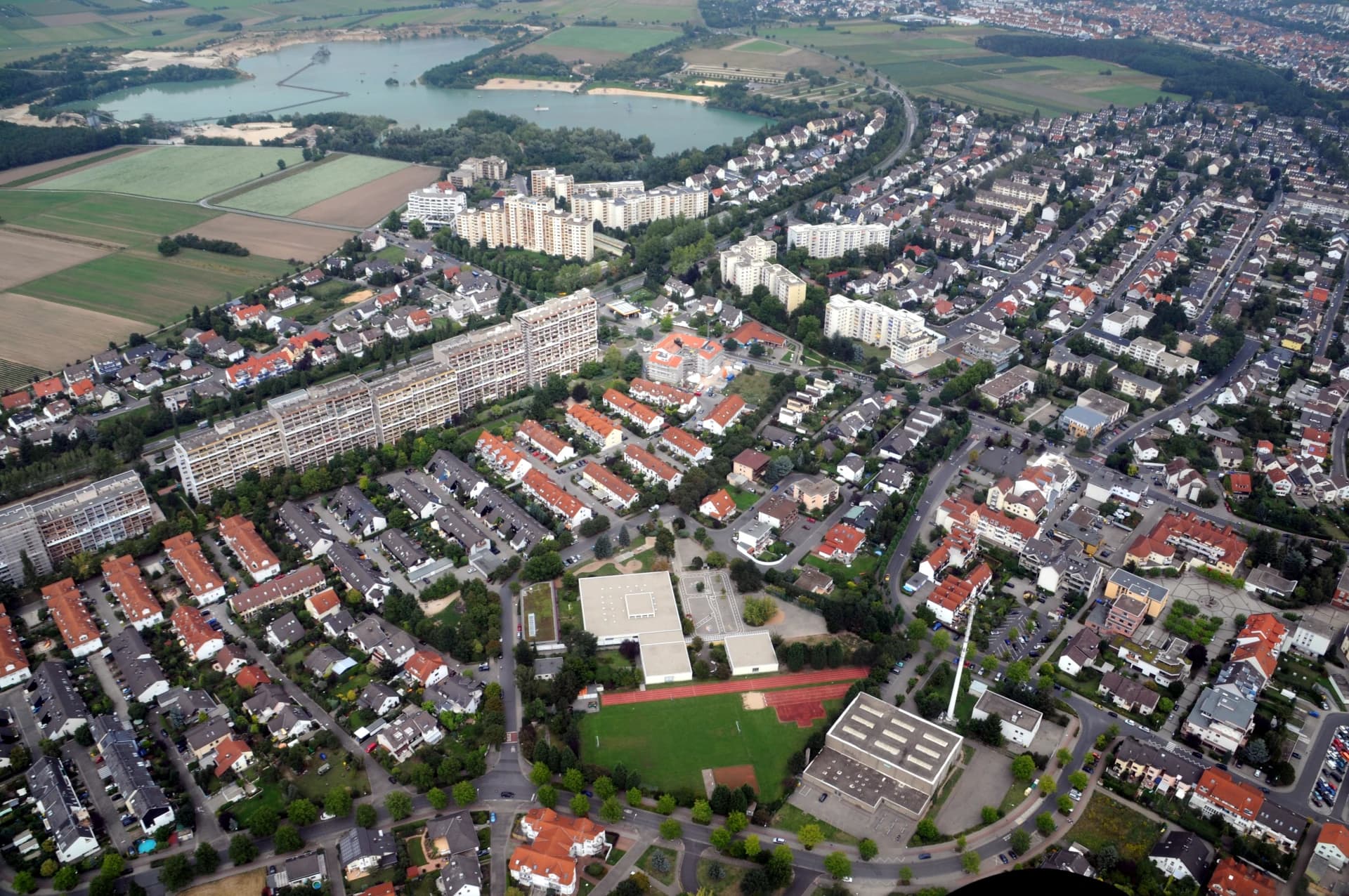 Luftbild von Rodgau-Nieder-Roden mit Sportanlagen